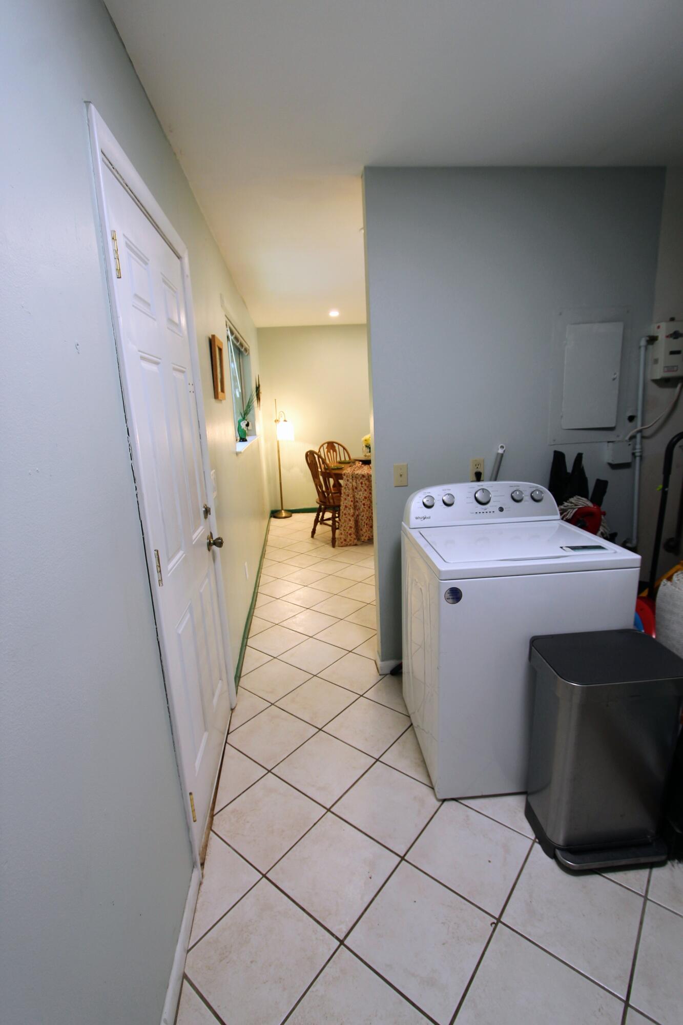 SMITH S/D LOT 1 BLK 1 - Residential