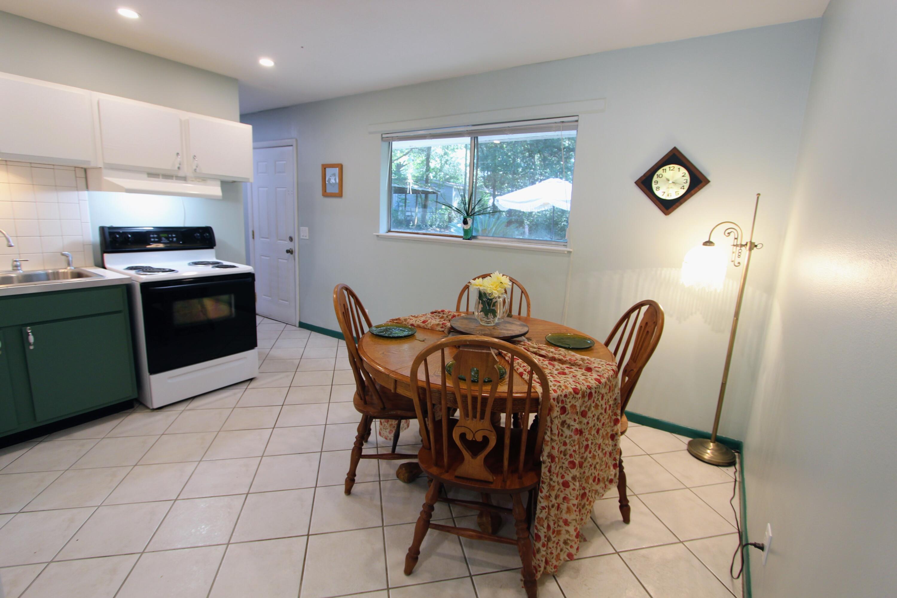 SMITH S/D LOT 1 BLK 1 - Residential