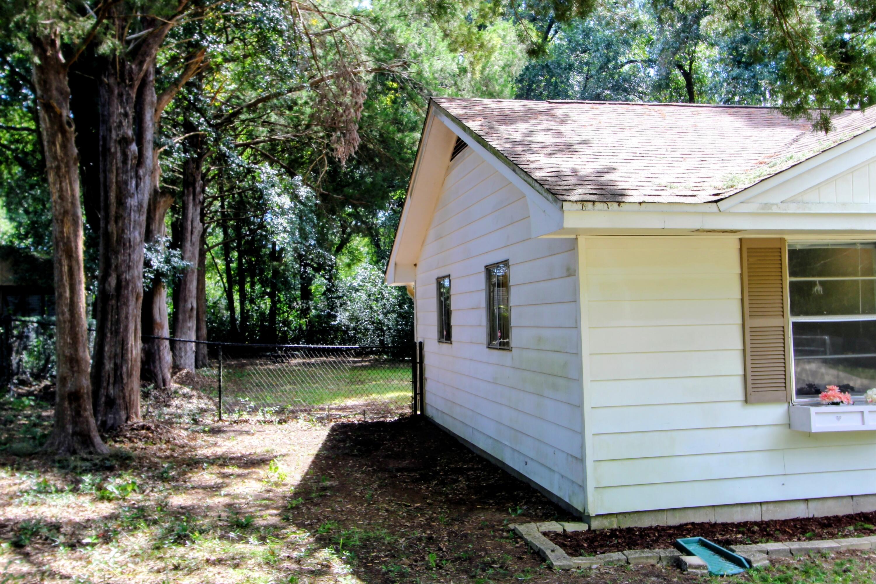 SMITH S/D LOT 1 BLK 1 - Residential