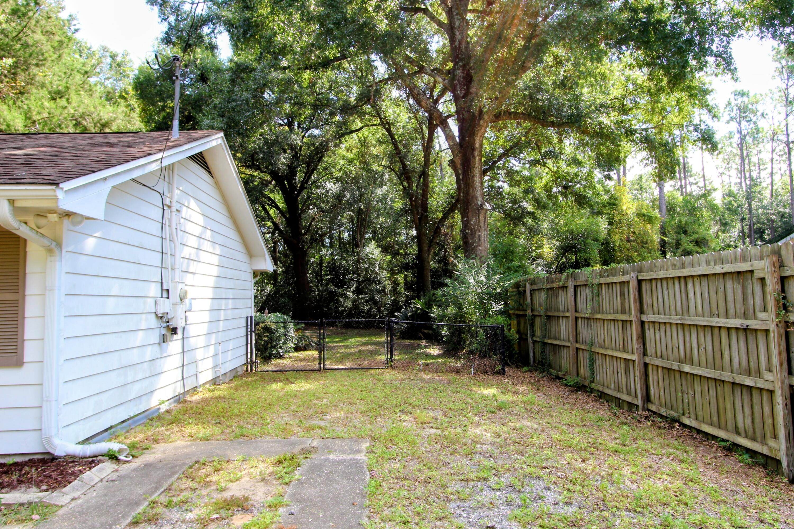 SMITH S/D LOT 1 BLK 1 - Residential