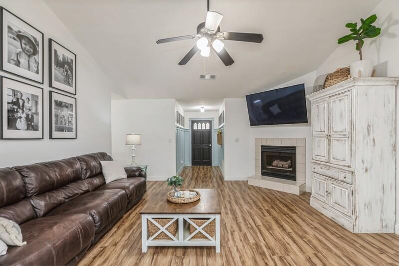 PARKWOOD LANE BLUEWATER BAY - Residential