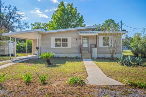 Photo of 44 NW Moriarty Street, Fort Walton Beach, FL 32548 (MLS # 987051)