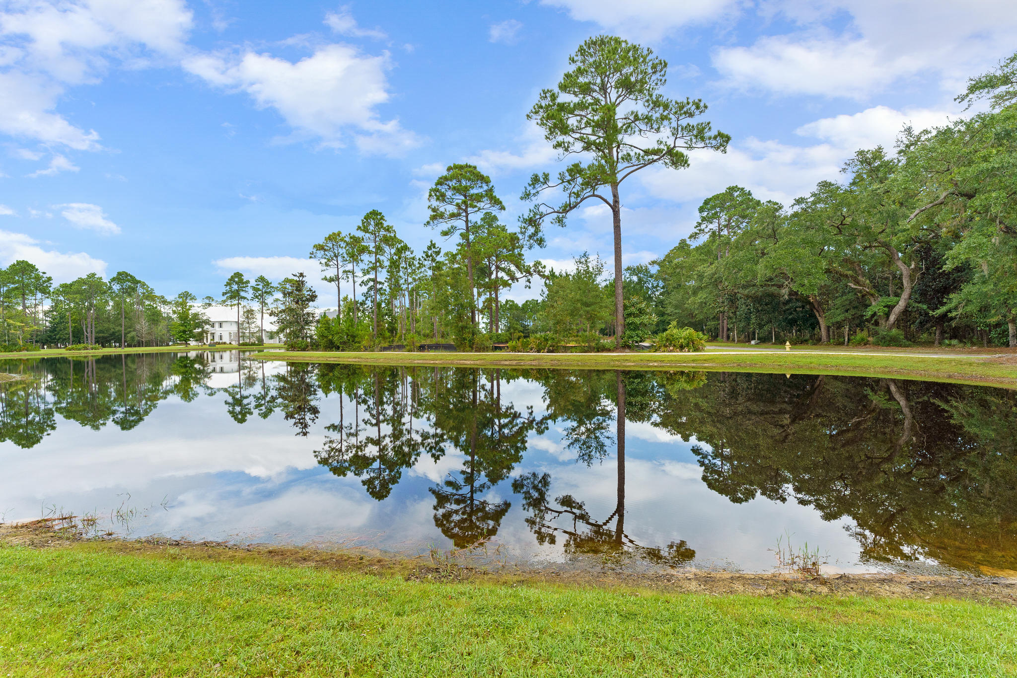 CHURCHILL OAKS - Land