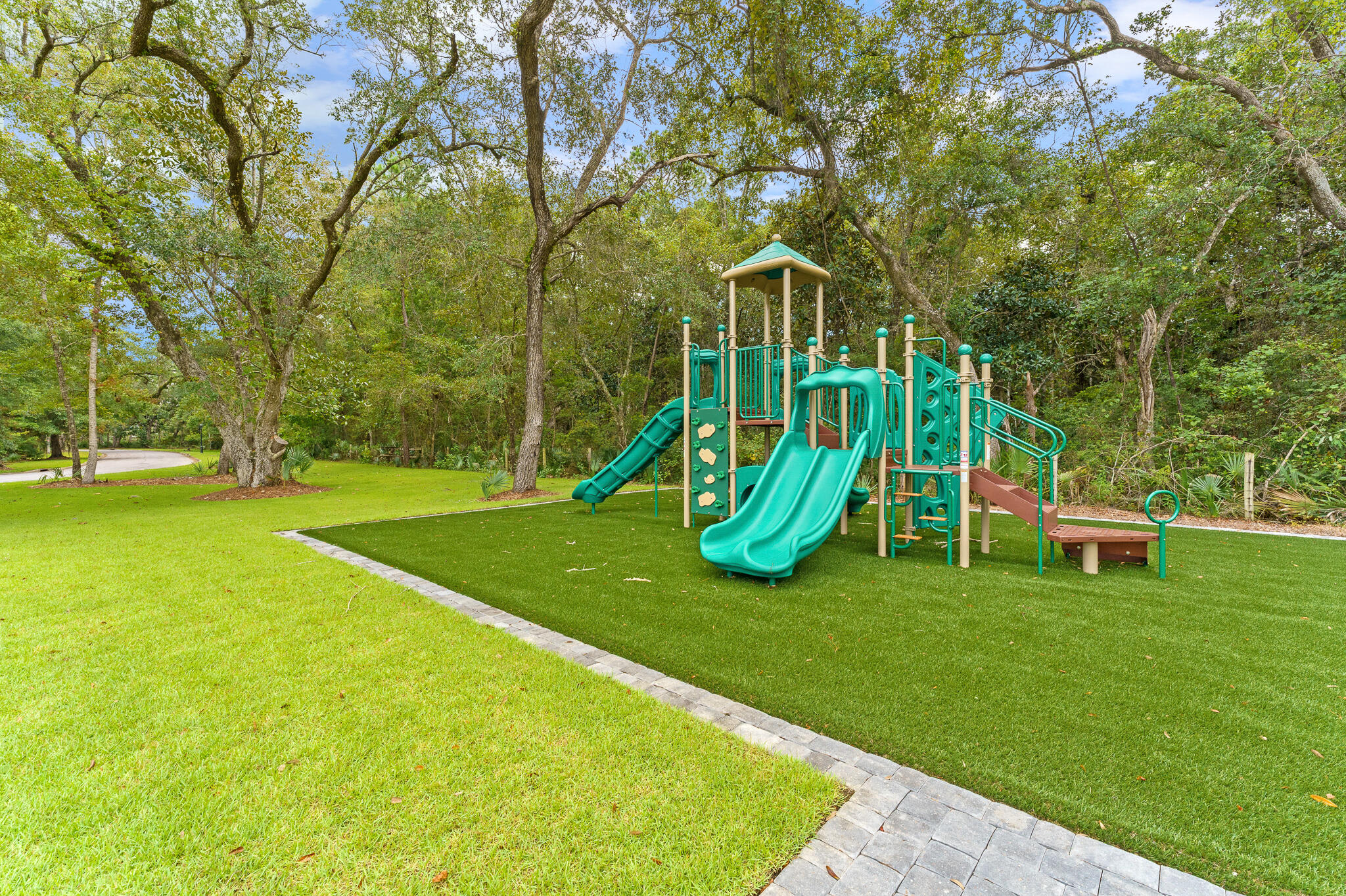 CHURCHILL OAKS - Land