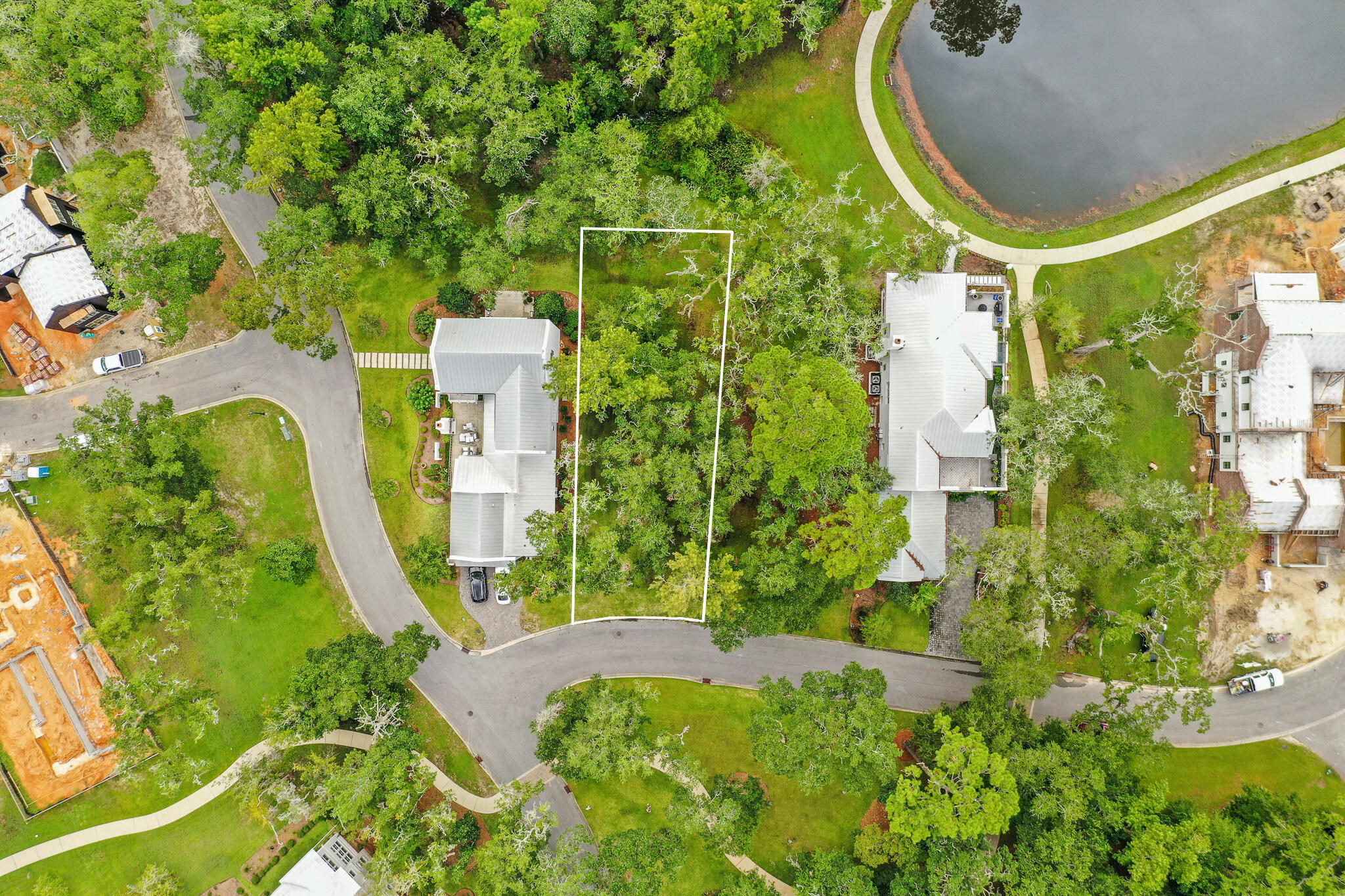 CHURCHILL OAKS - Land