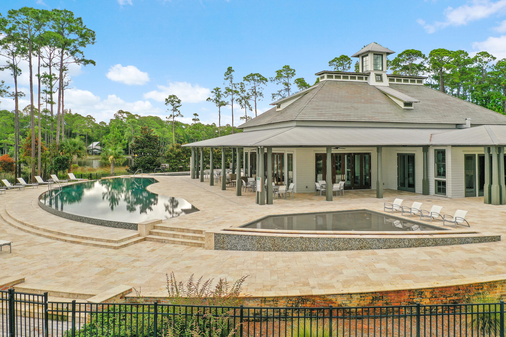 CHURCHILL OAKS - Land