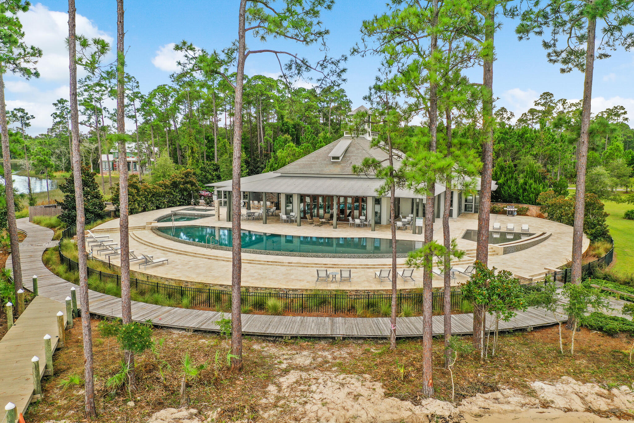 CHURCHILL OAKS - Land