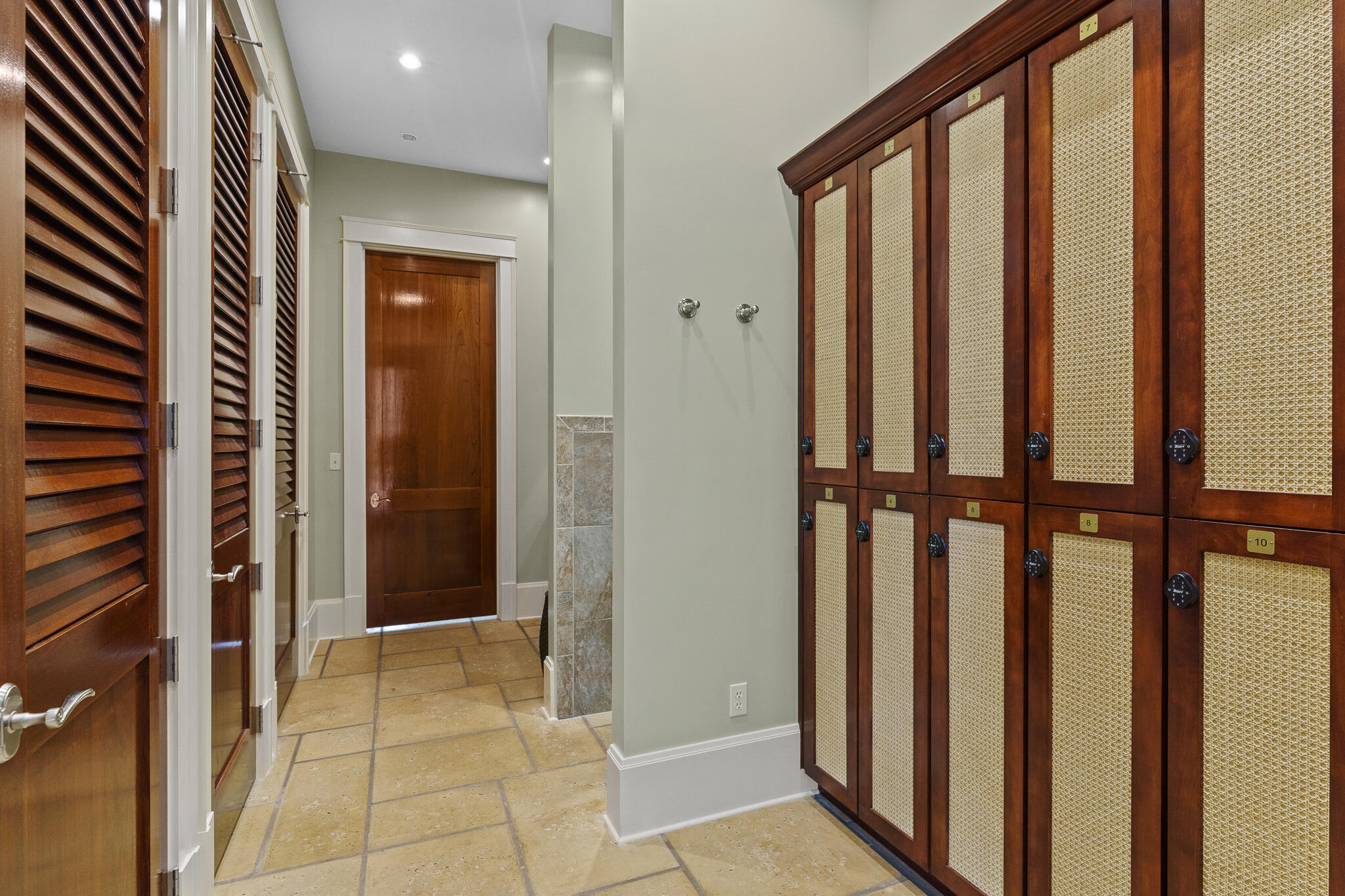 CHURCHILL OAKS - Land