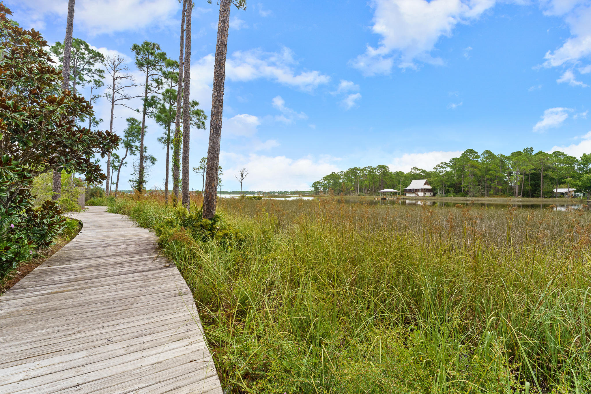 CHURCHILL OAKS - Land