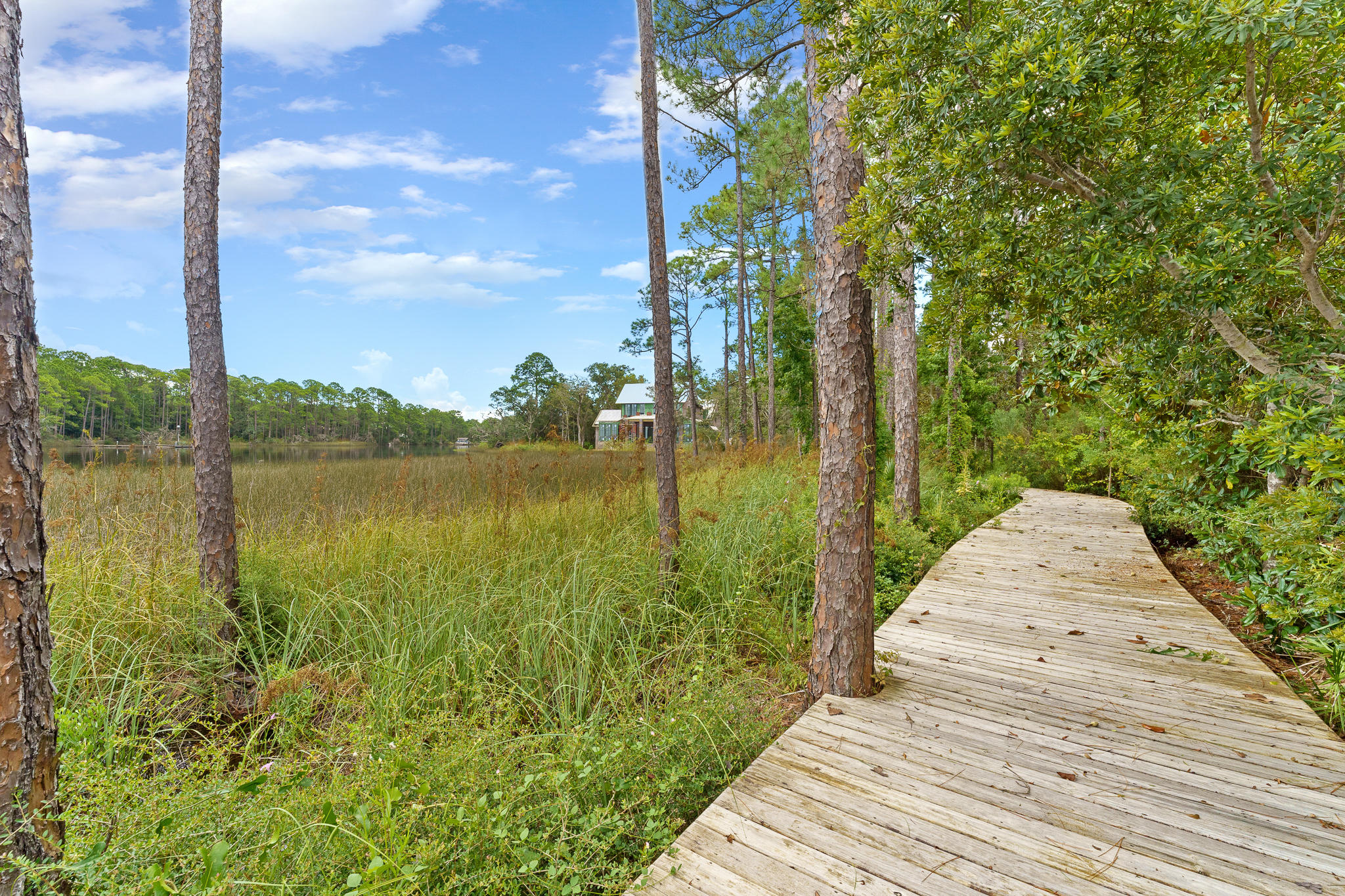 CHURCHILL OAKS - Land