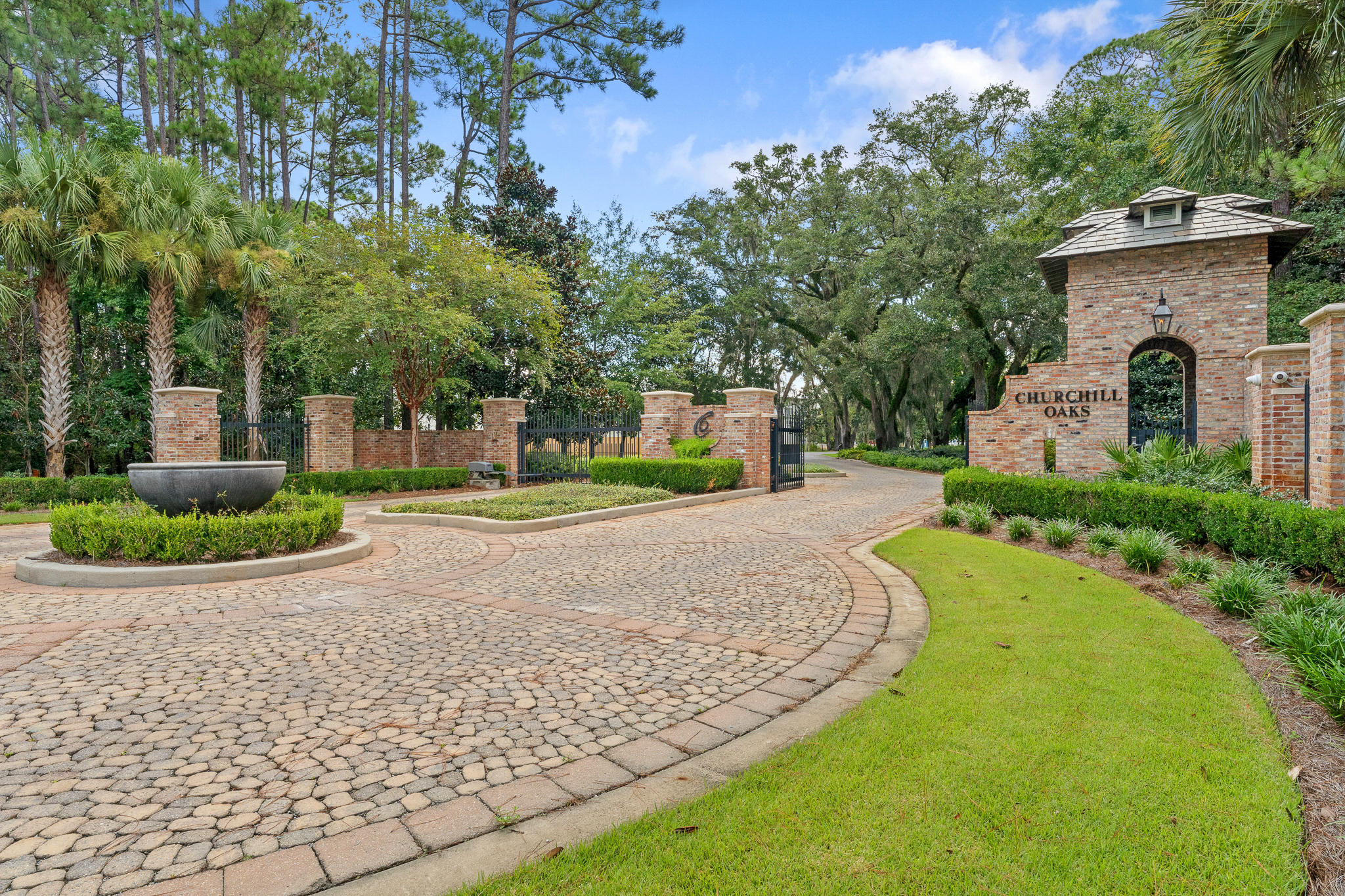 CHURCHILL OAKS - Land