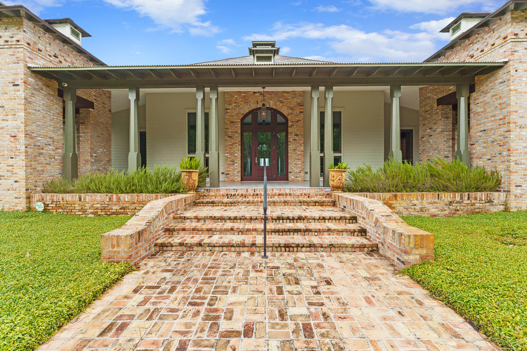 CHURCHILL OAKS - Land