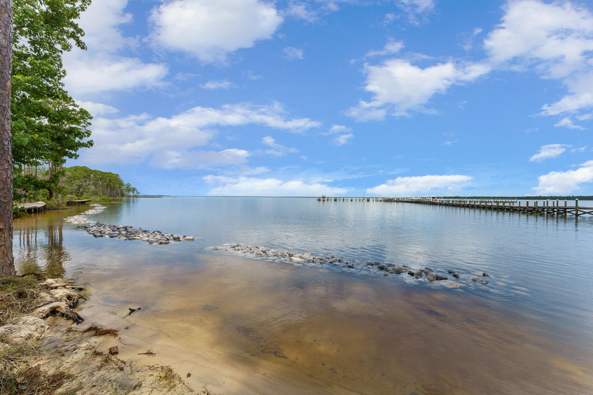 CHURCHILL OAKS - Land