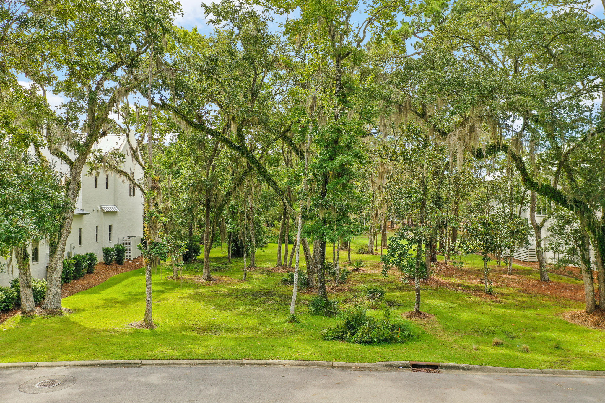 CHURCHILL OAKS - Land