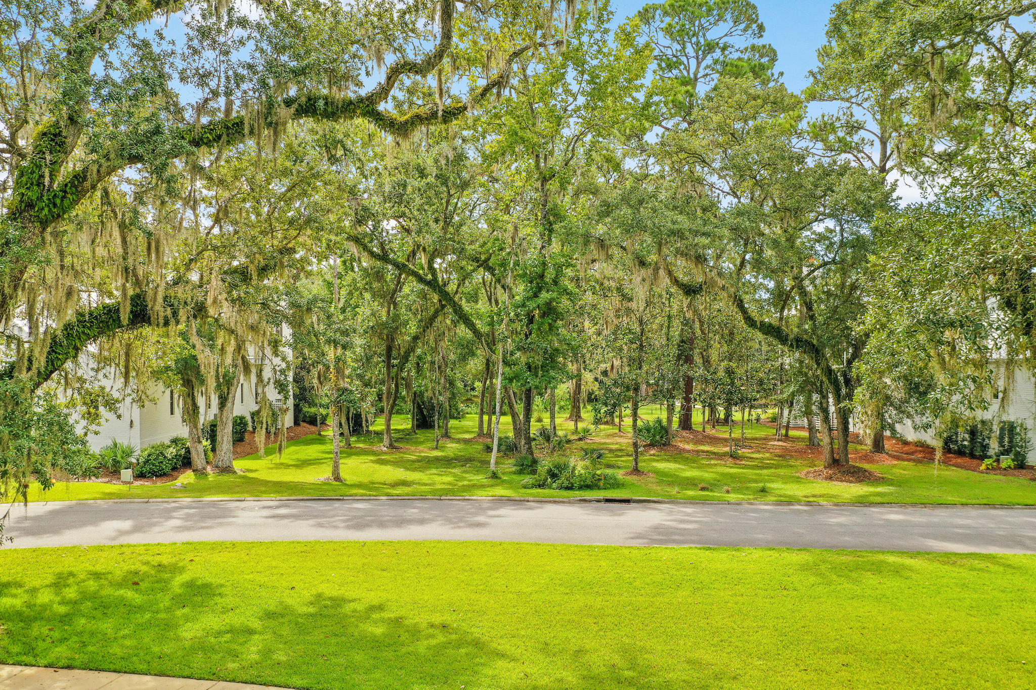 CHURCHILL OAKS - Land