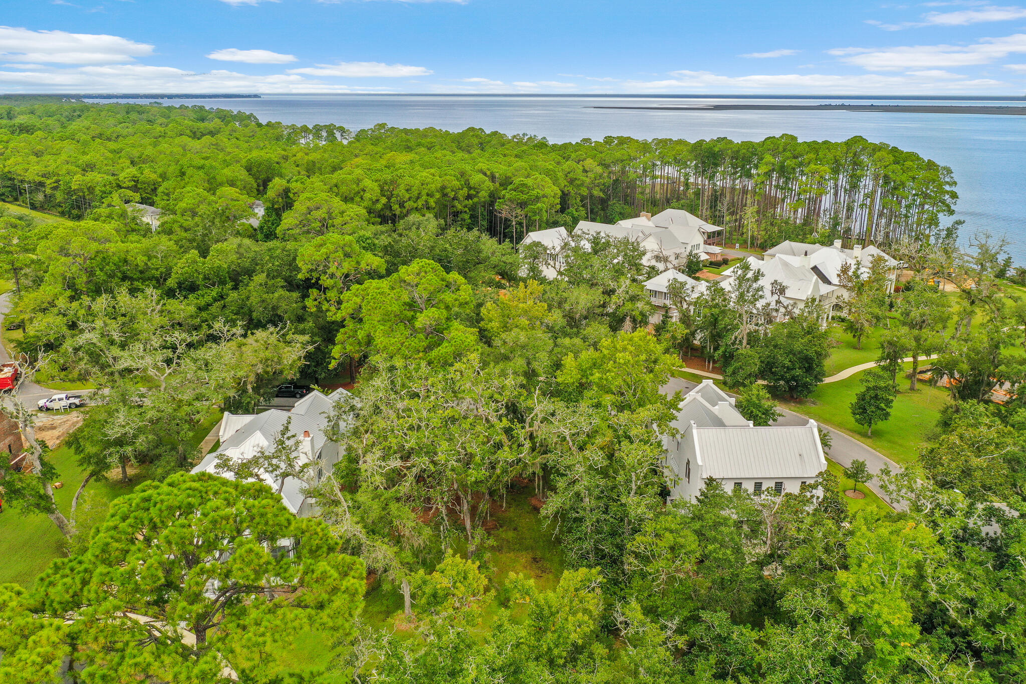 CHURCHILL OAKS - Land