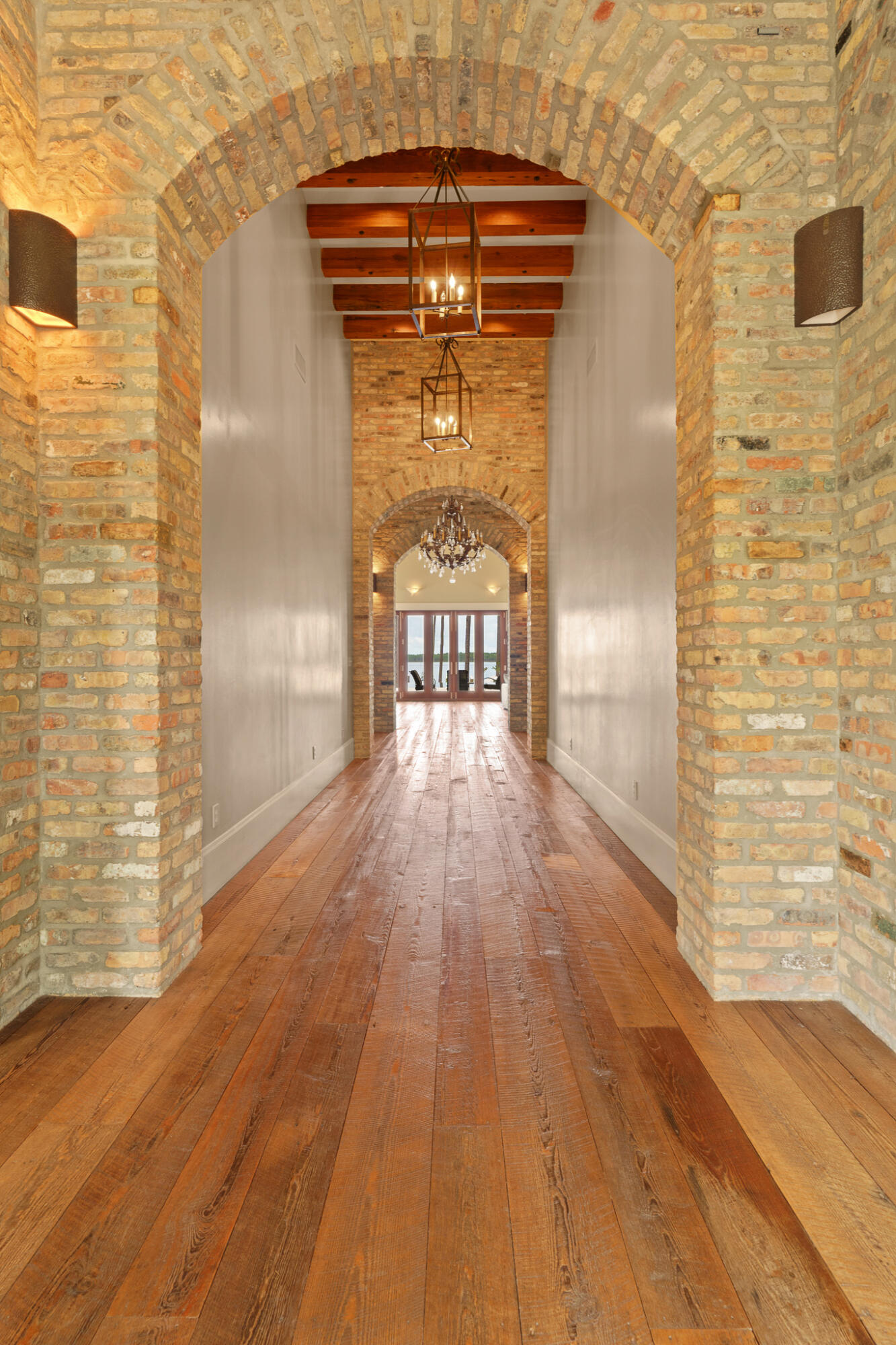 CHURCHILL OAKS - Land