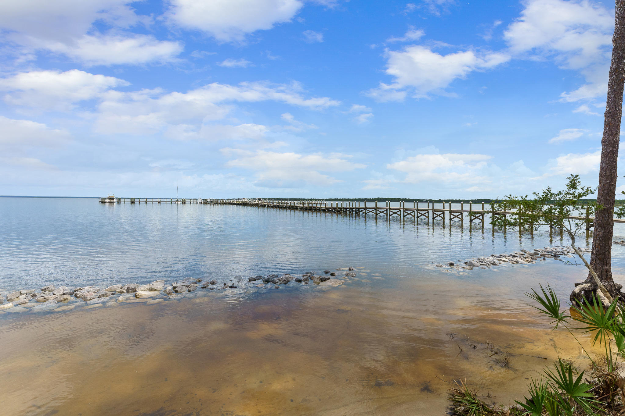 CHURCHILL OAKS - Land