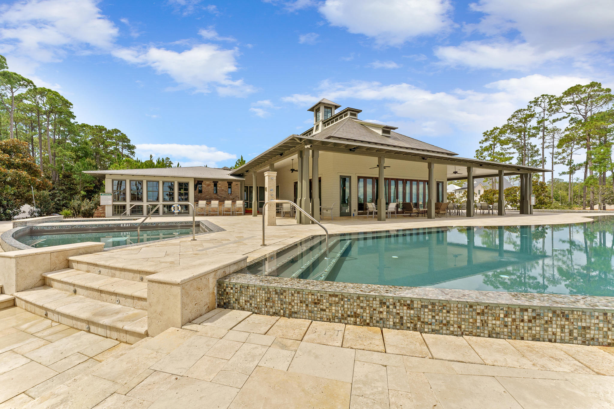 CHURCHILL OAKS - Land