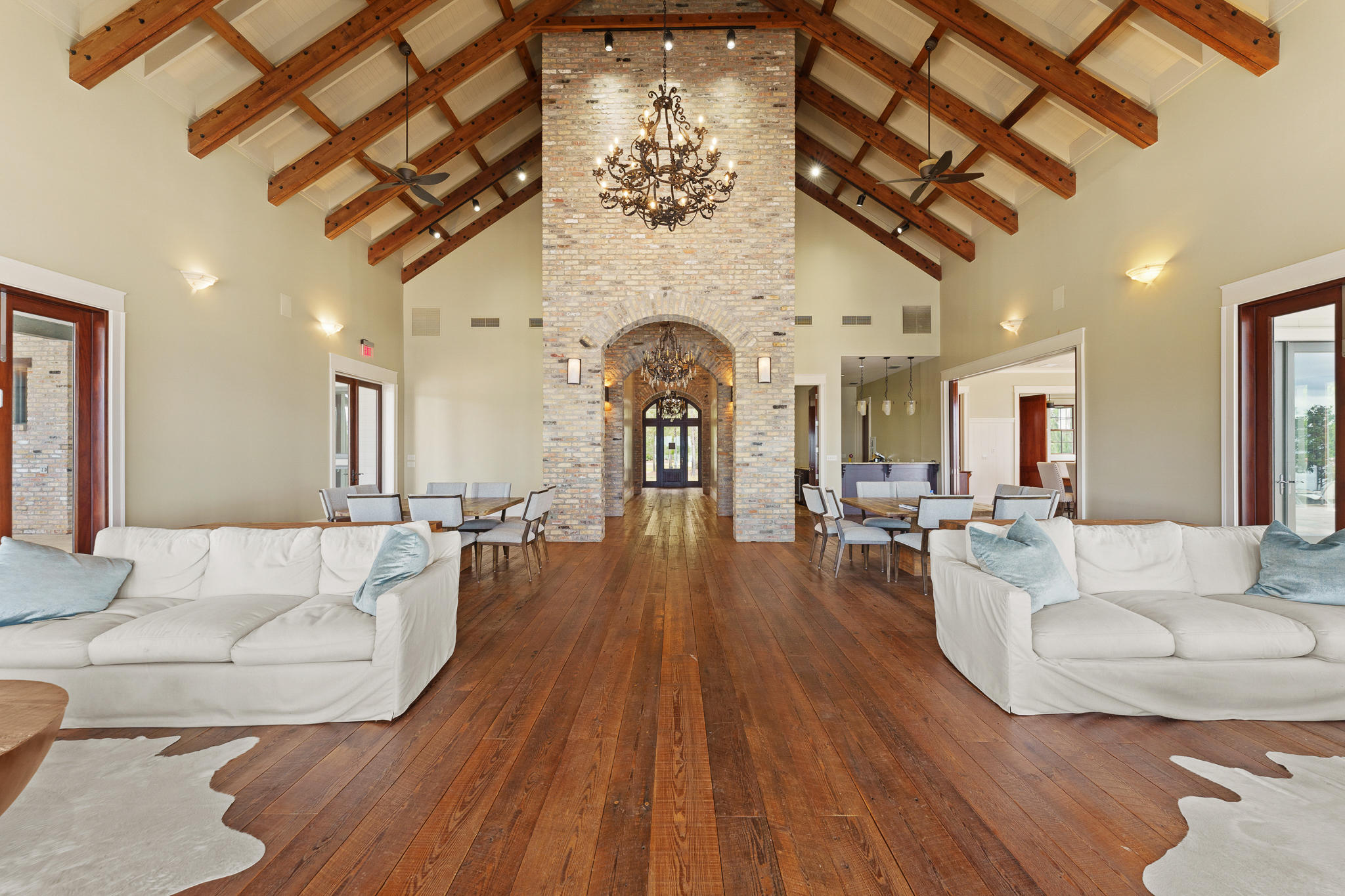 CHURCHILL OAKS - Land