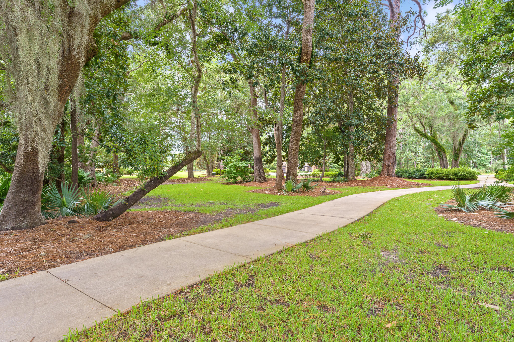 CHURCHILL OAKS - Land