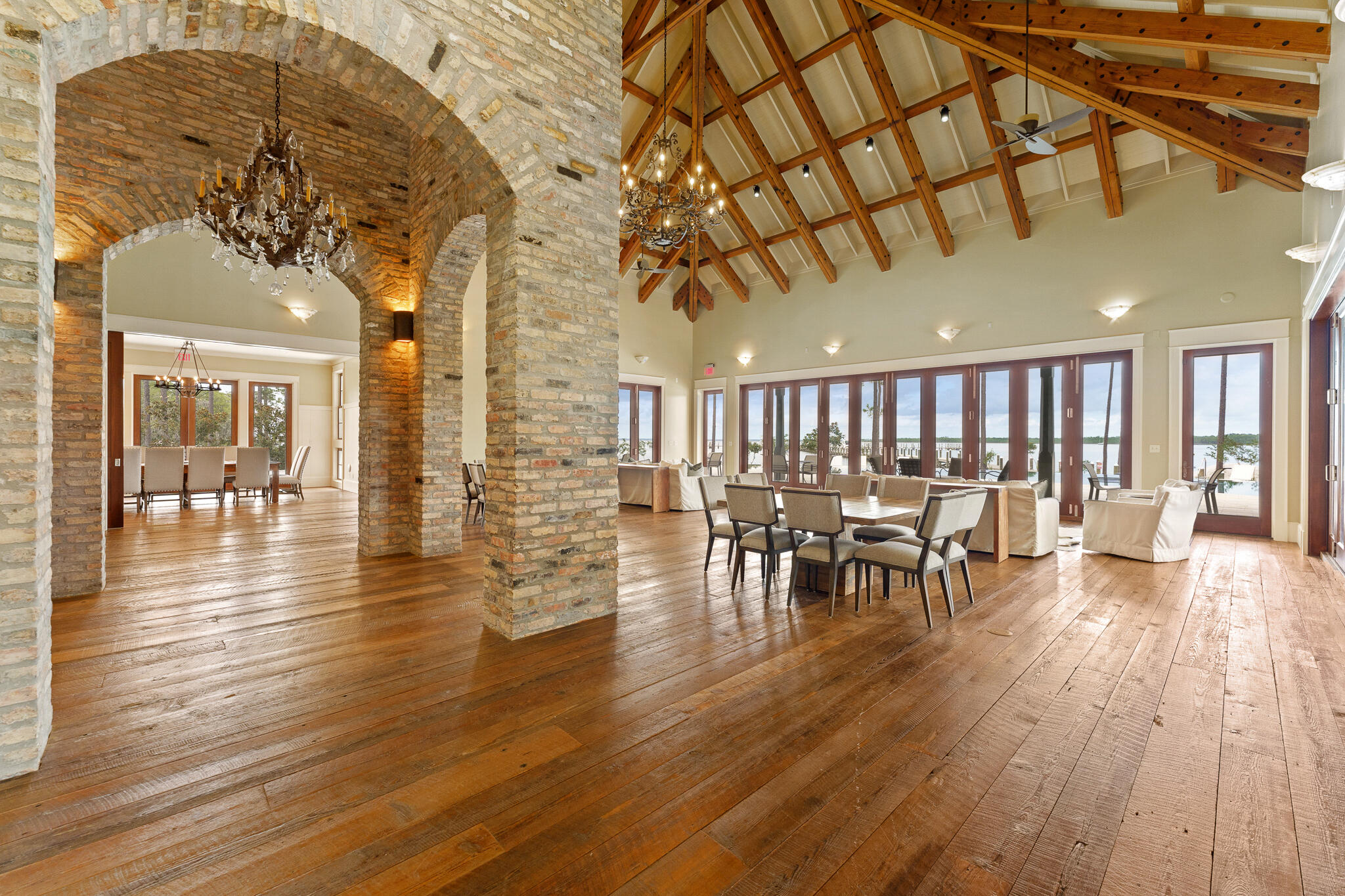 CHURCHILL OAKS - Land