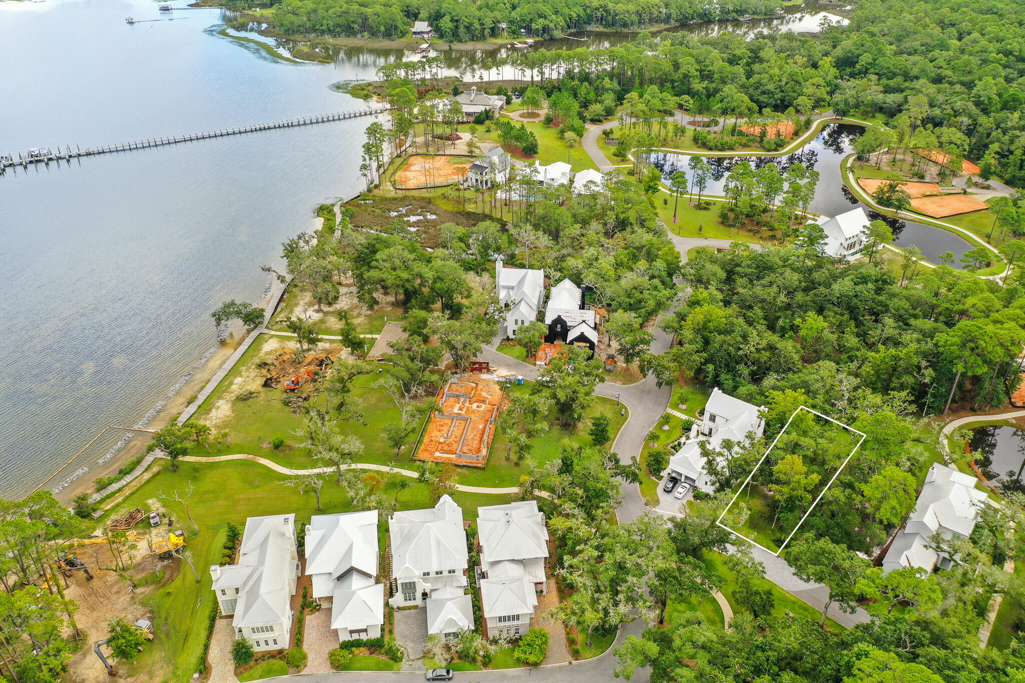 CHURCHILL OAKS - Land