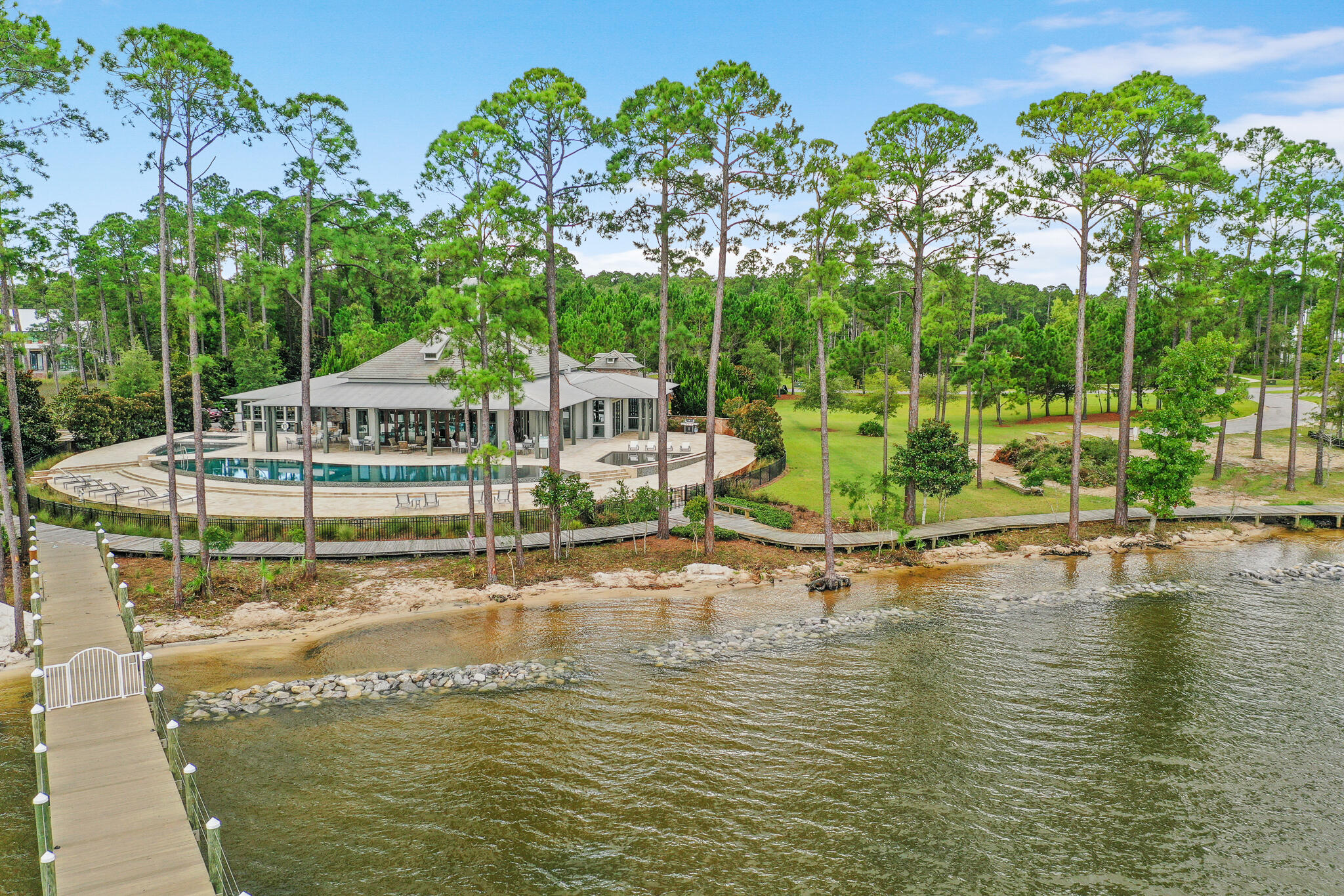 CHURCHILL OAKS - Land