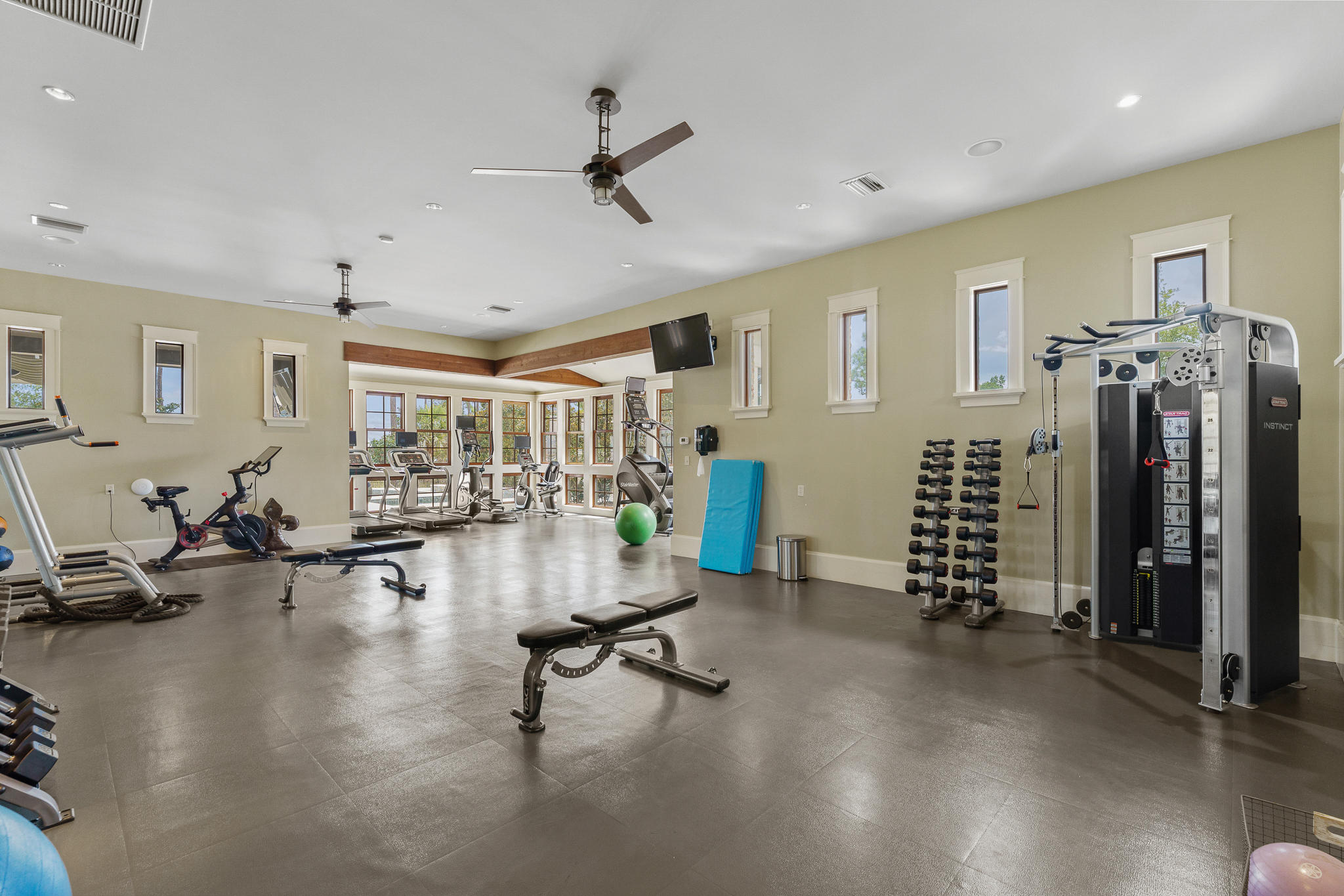 CHURCHILL OAKS - Land