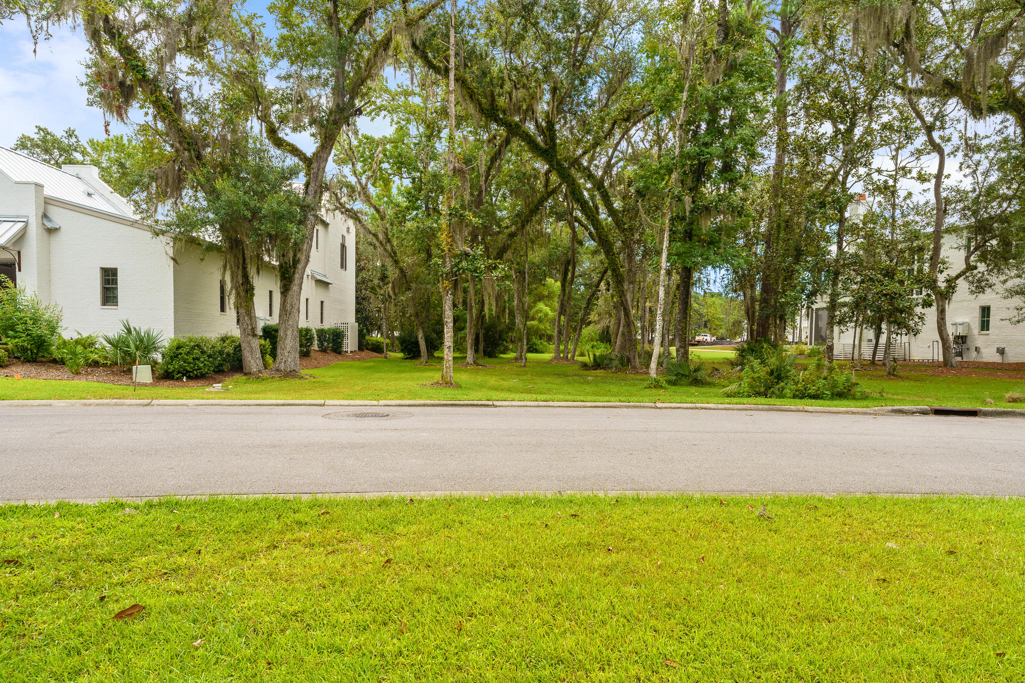 CHURCHILL OAKS - Land