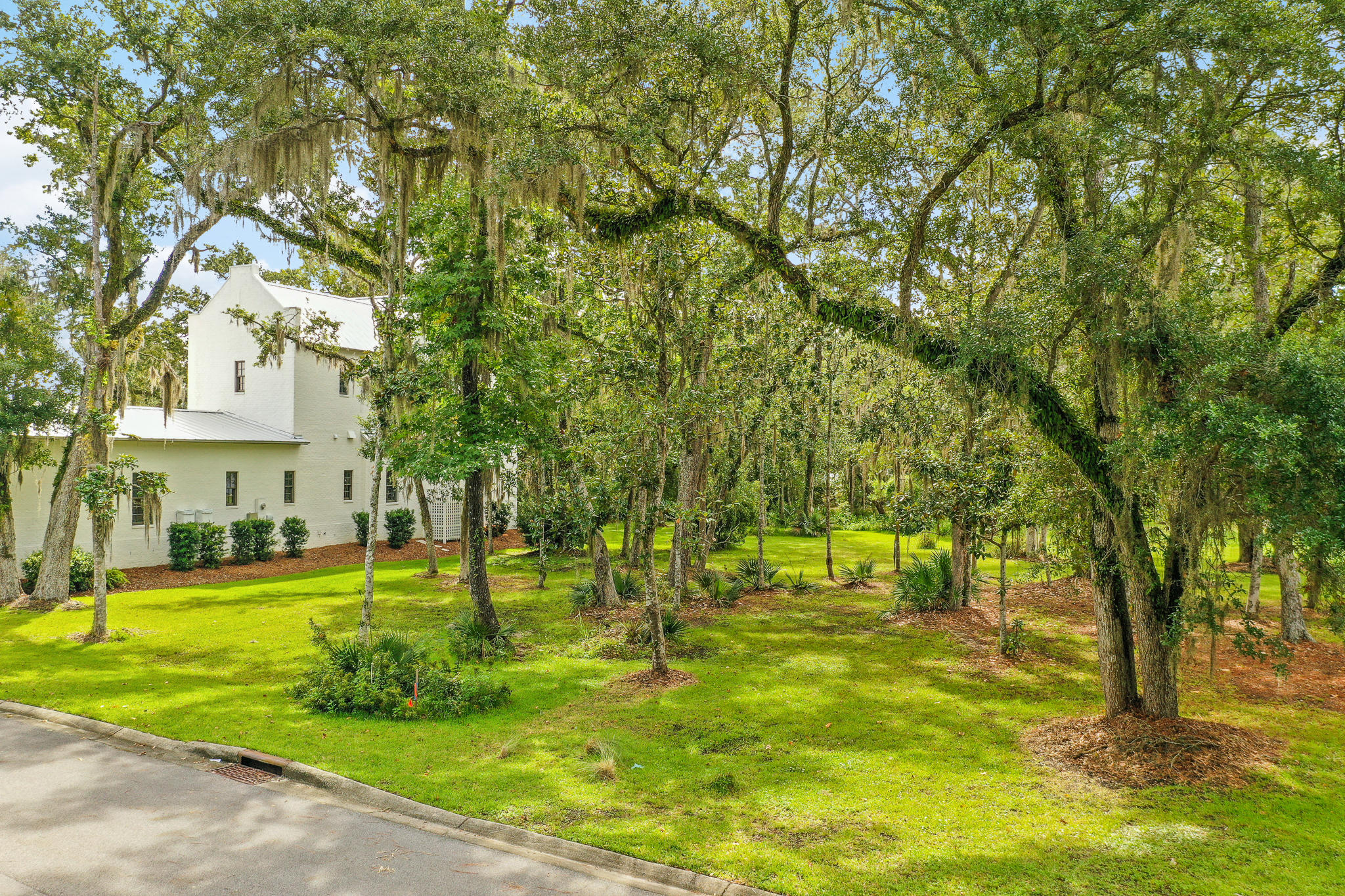 CHURCHILL OAKS - Land