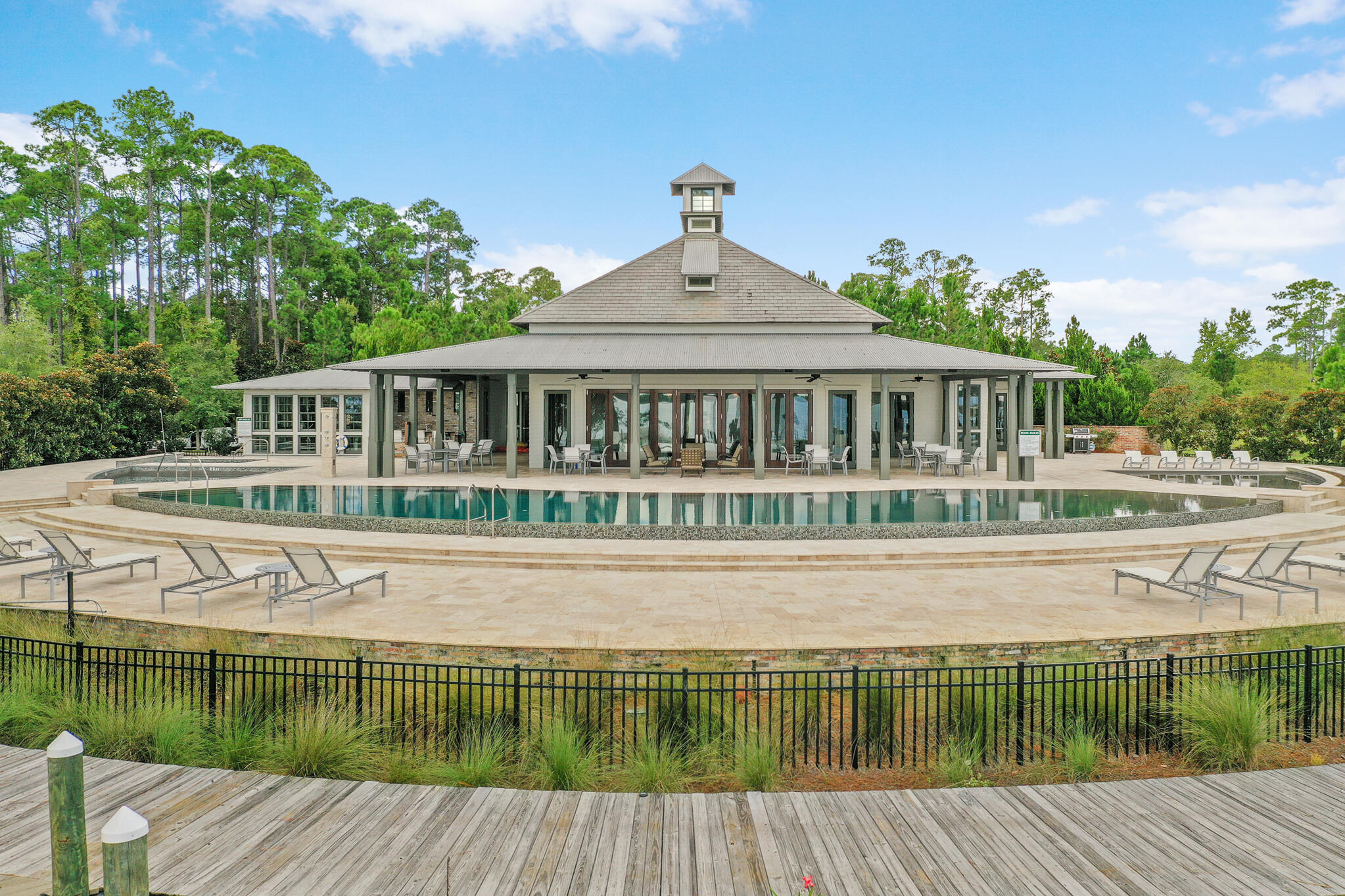 CHURCHILL OAKS - Land