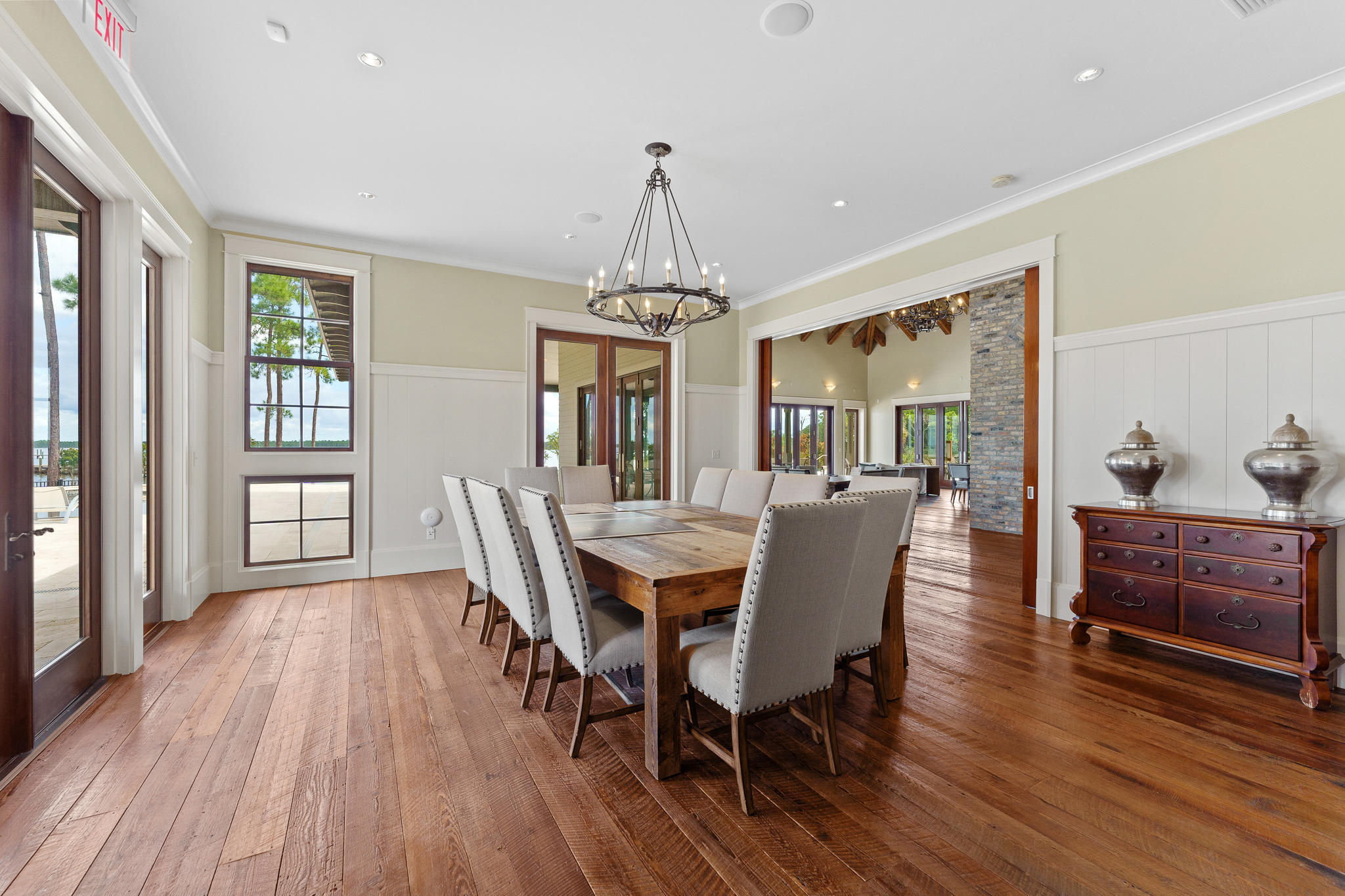 CHURCHILL OAKS - Land