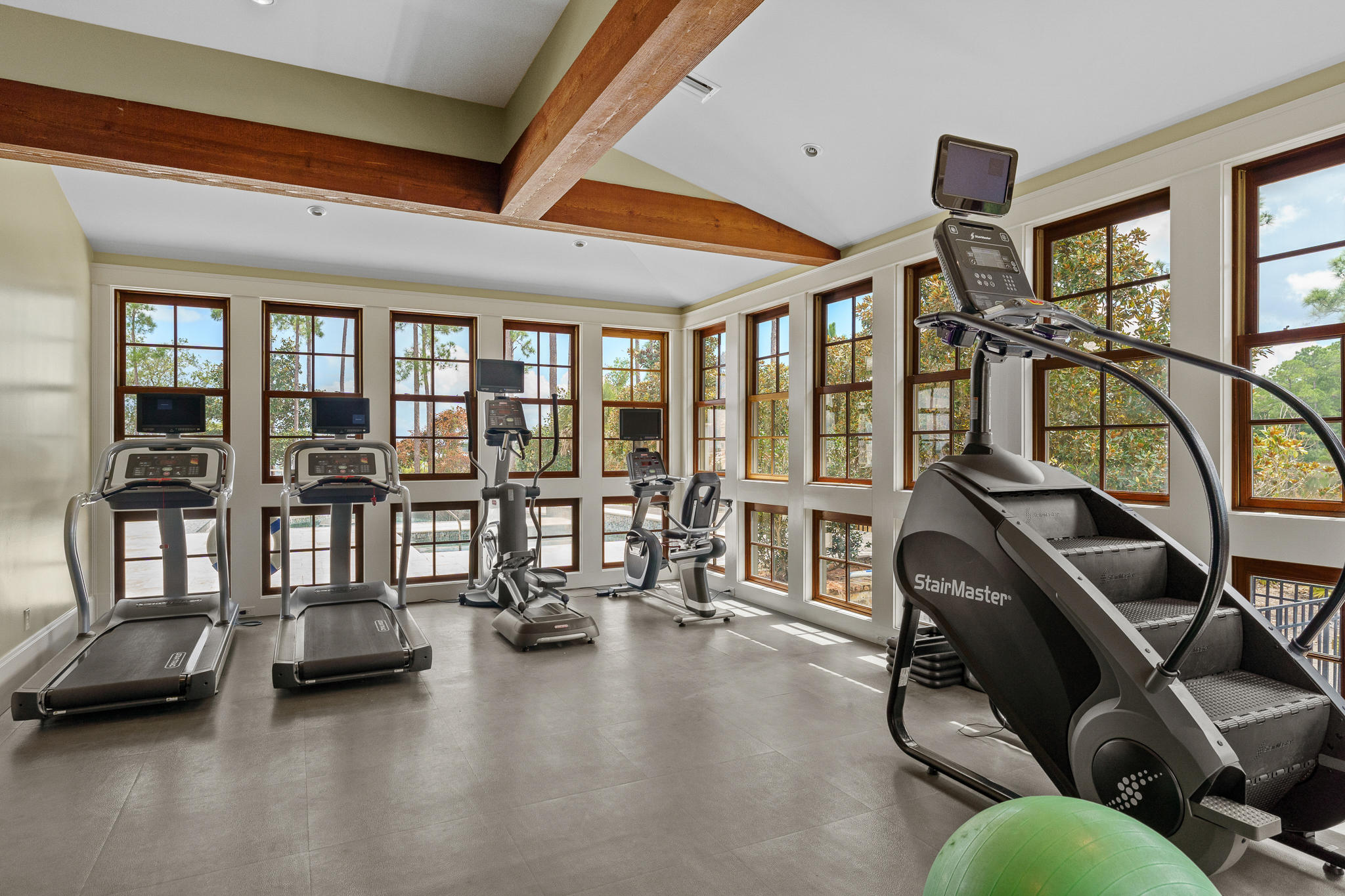 CHURCHILL OAKS - Land