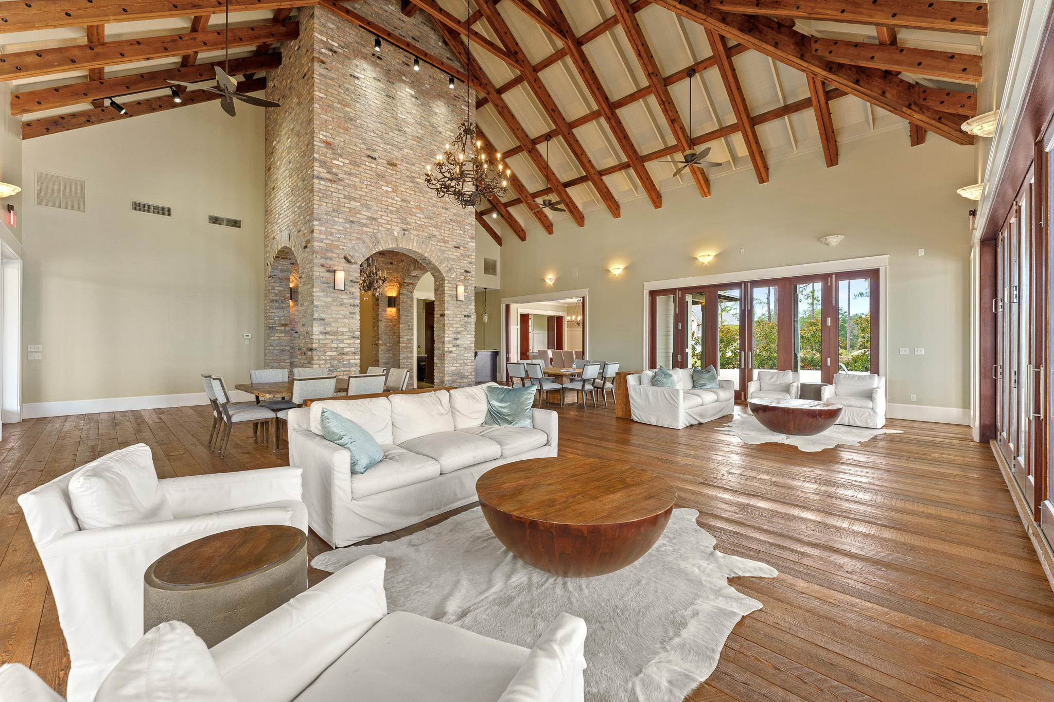 CHURCHILL OAKS - Land