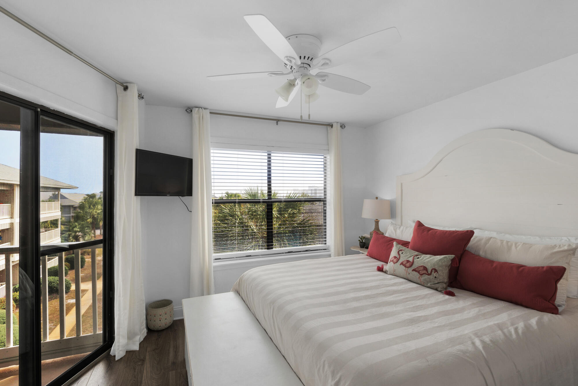 BEACHWOOD VILLAS CONDO PH 2 - Residential