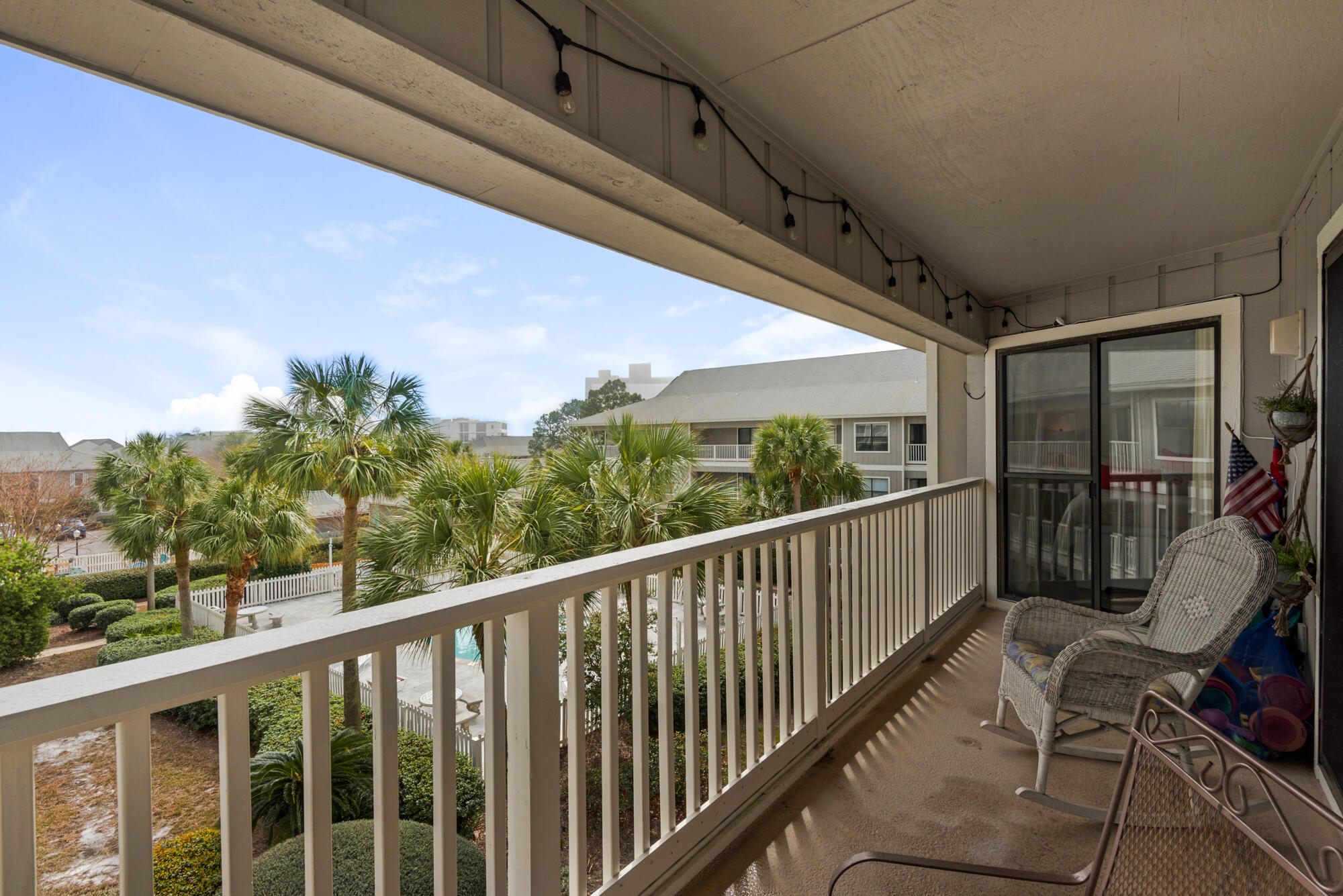 BEACHWOOD VILLAS CONDO PH 2 - Residential