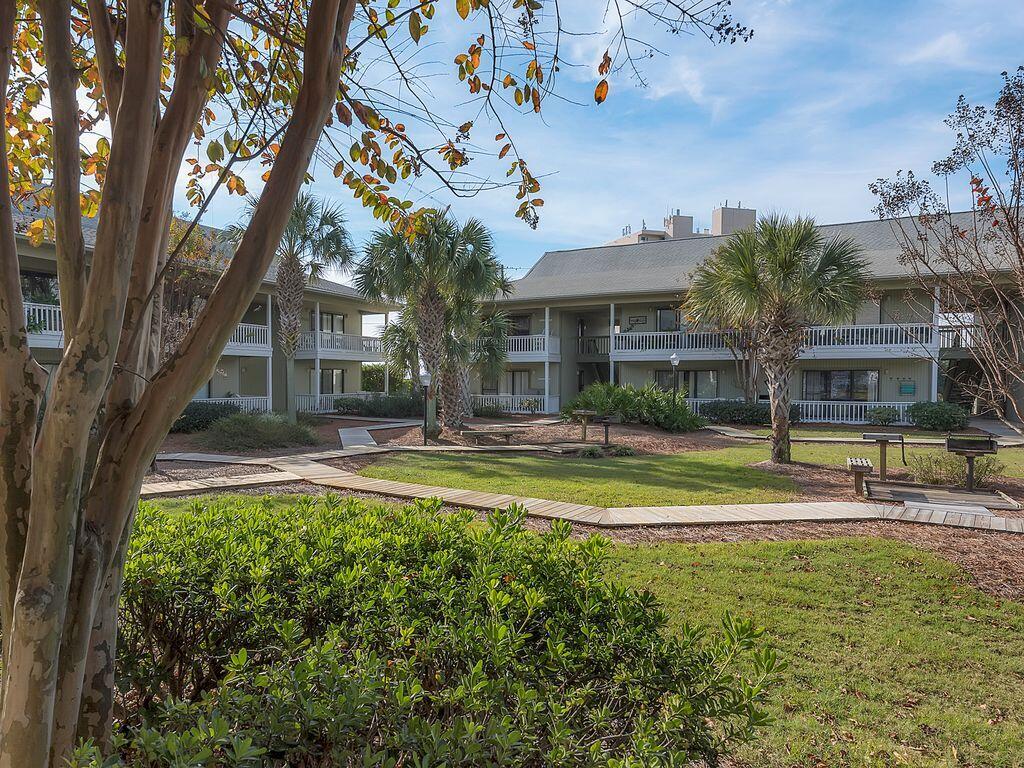 BEACHWOOD VILLAS CONDO PH 2 - Residential