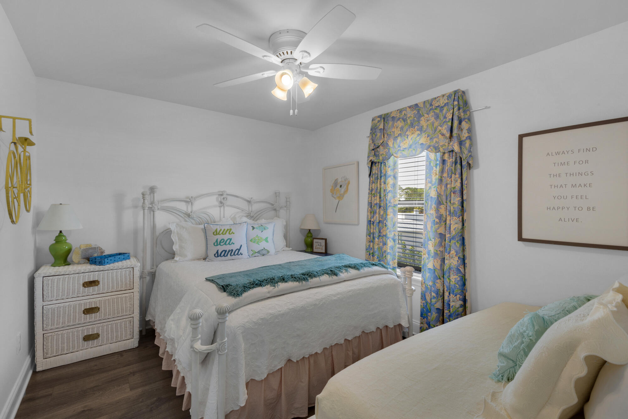 BEACHWOOD VILLAS CONDO PH 2 - Residential