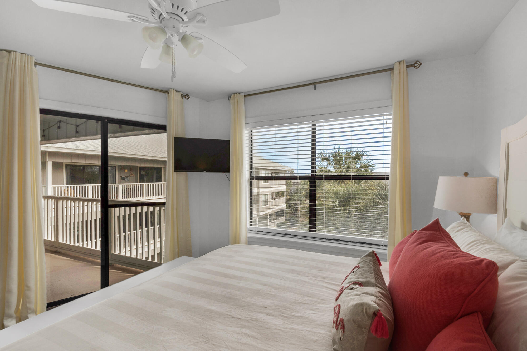 BEACHWOOD VILLAS CONDO PH 2 - Residential