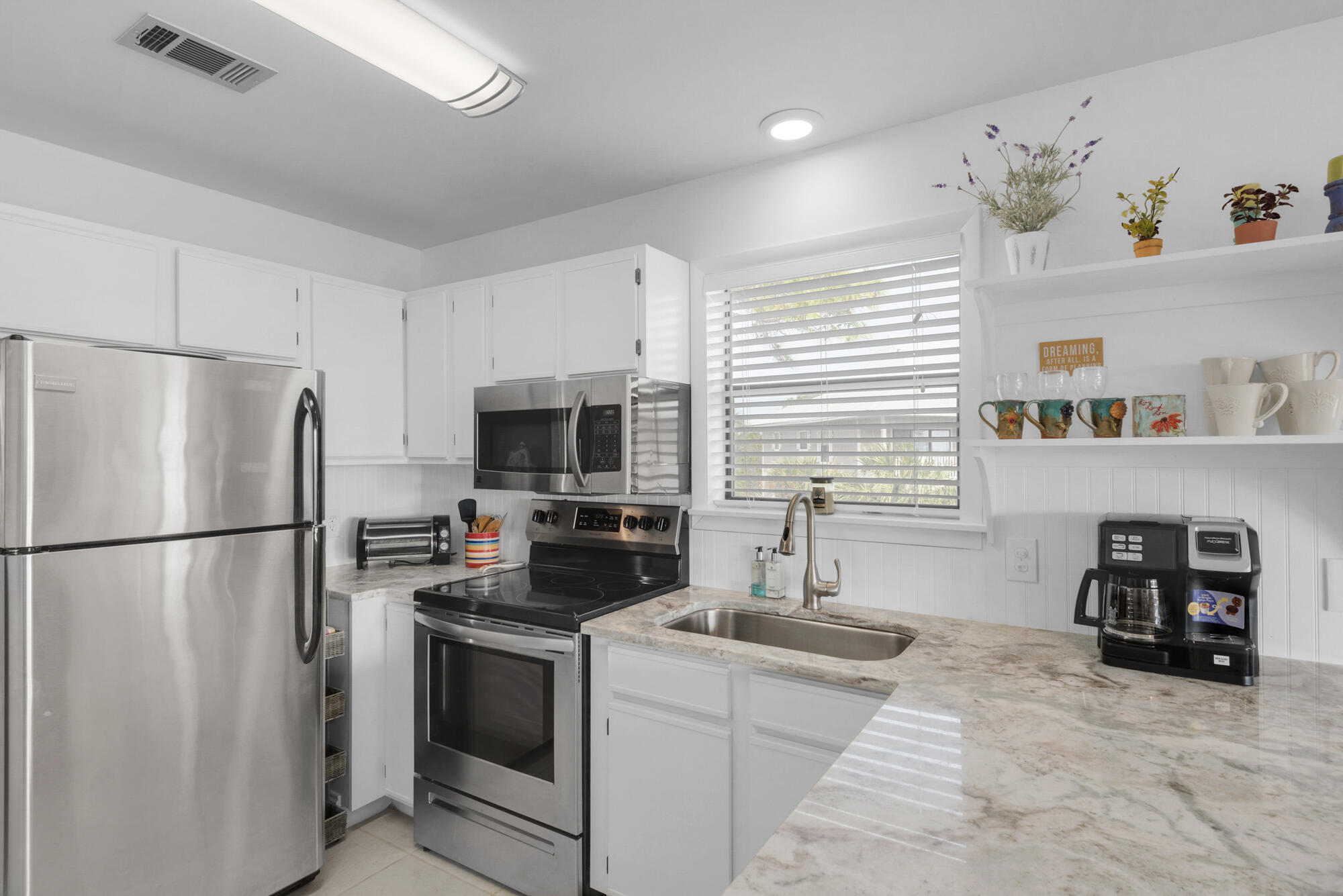 BEACHWOOD VILLAS CONDO PH 2 - Residential