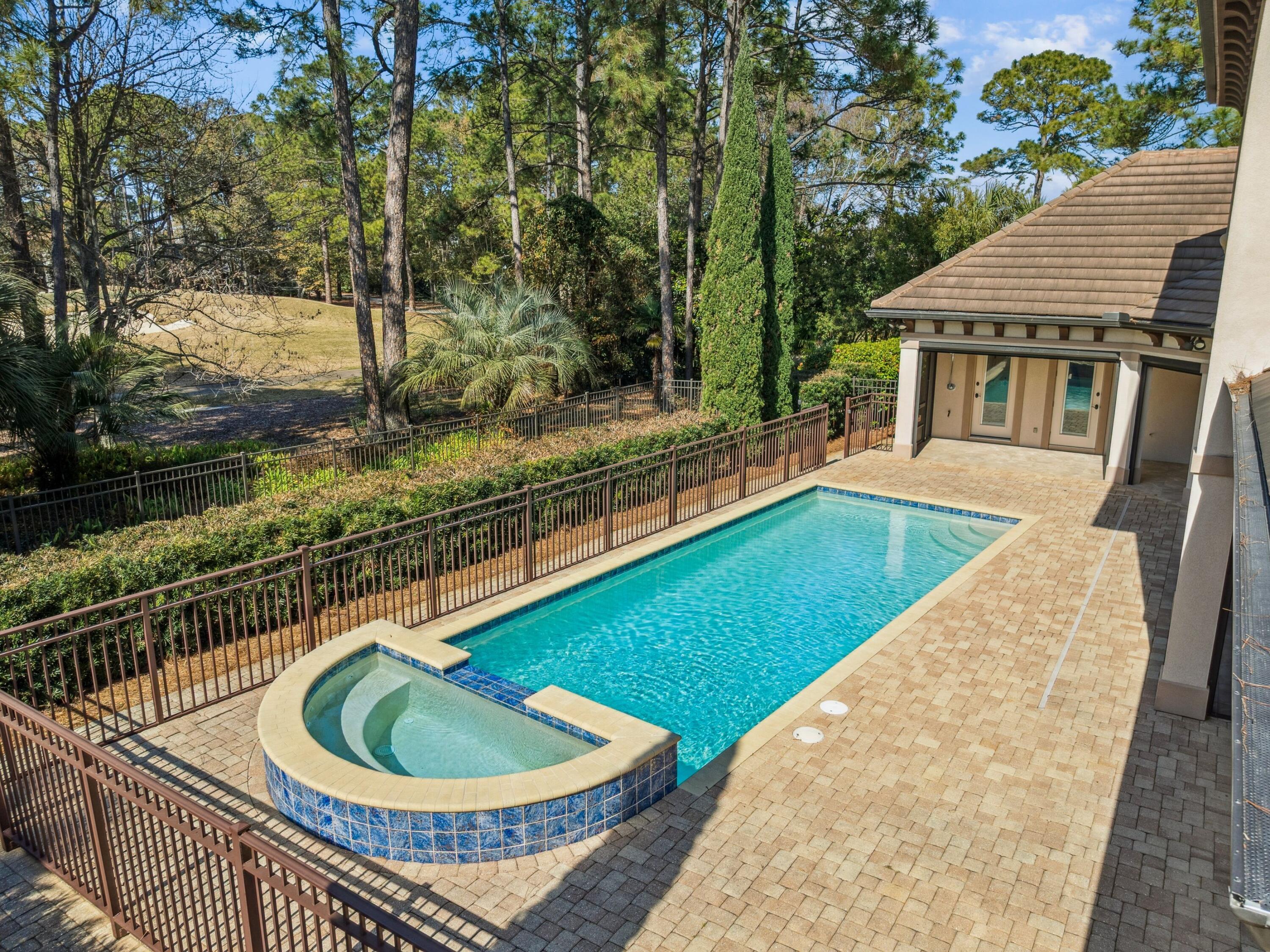 BURNT PINE - Residential