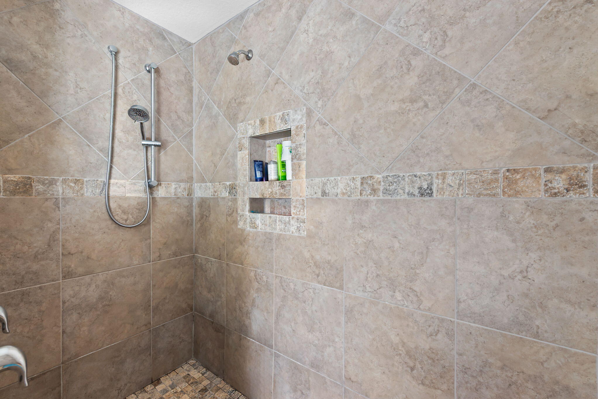 NAVARRE 2ND ADDITION - Residential