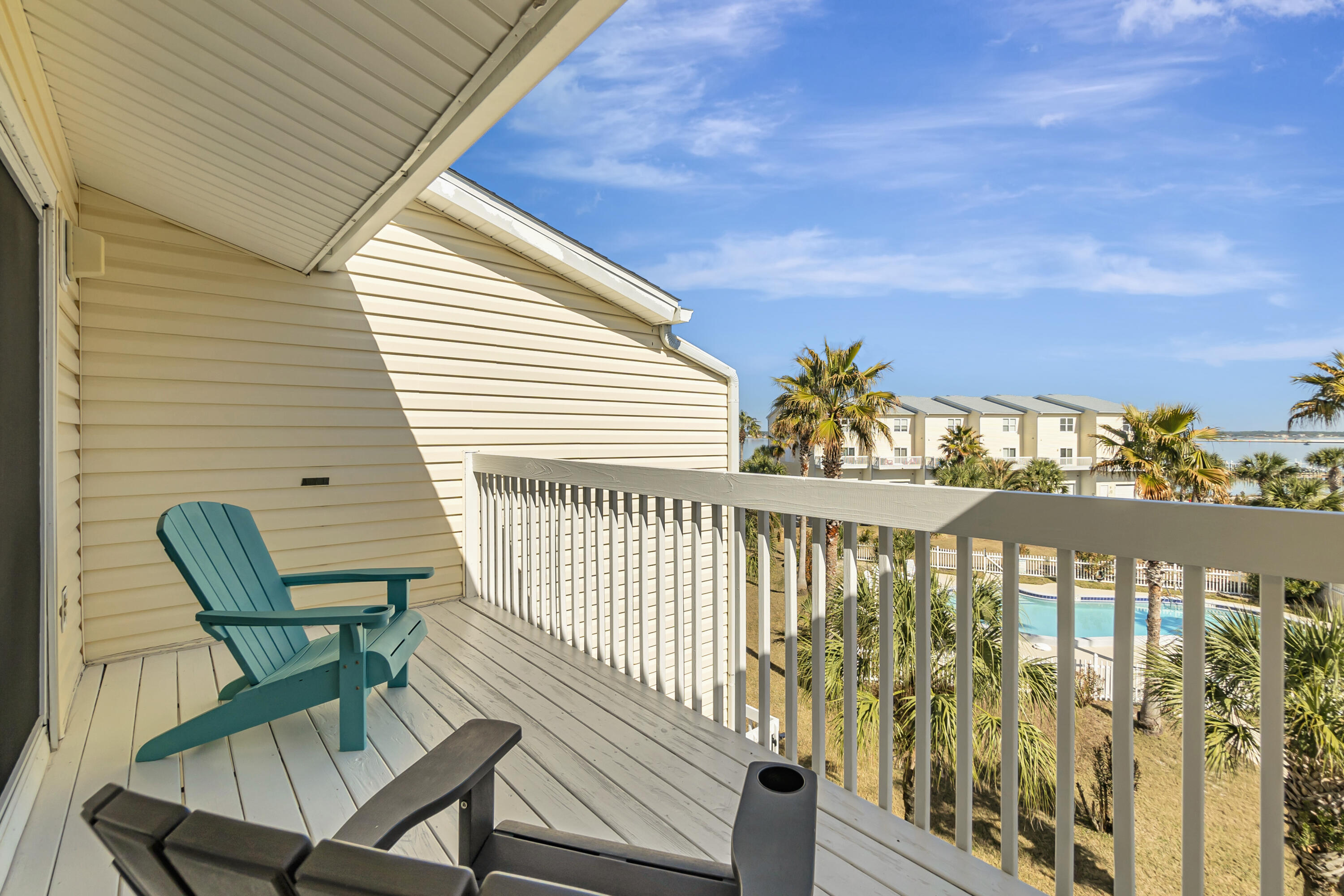 PARADISE POINT T/H - Residential