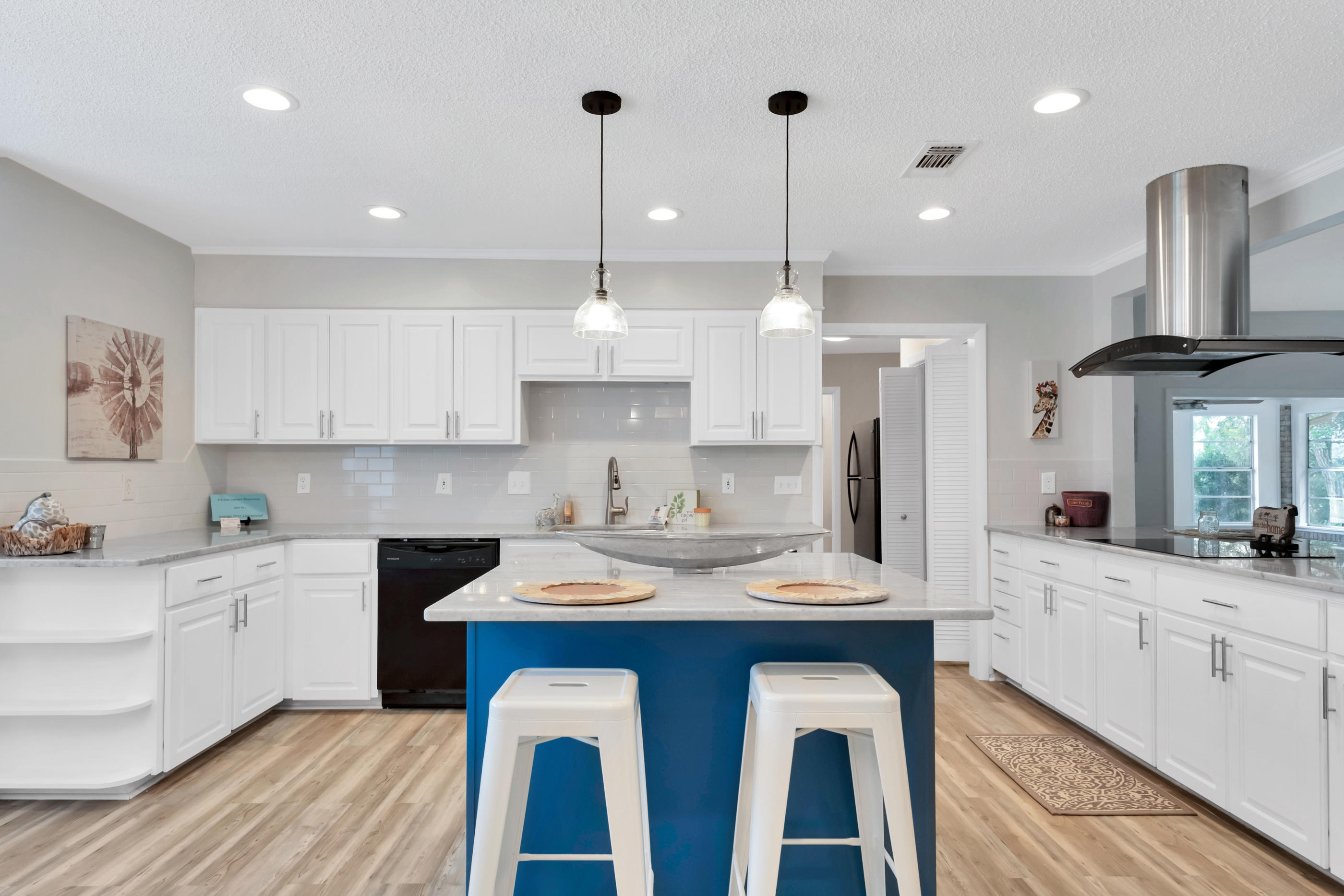 ROBLEDAL ESTATES - Residential