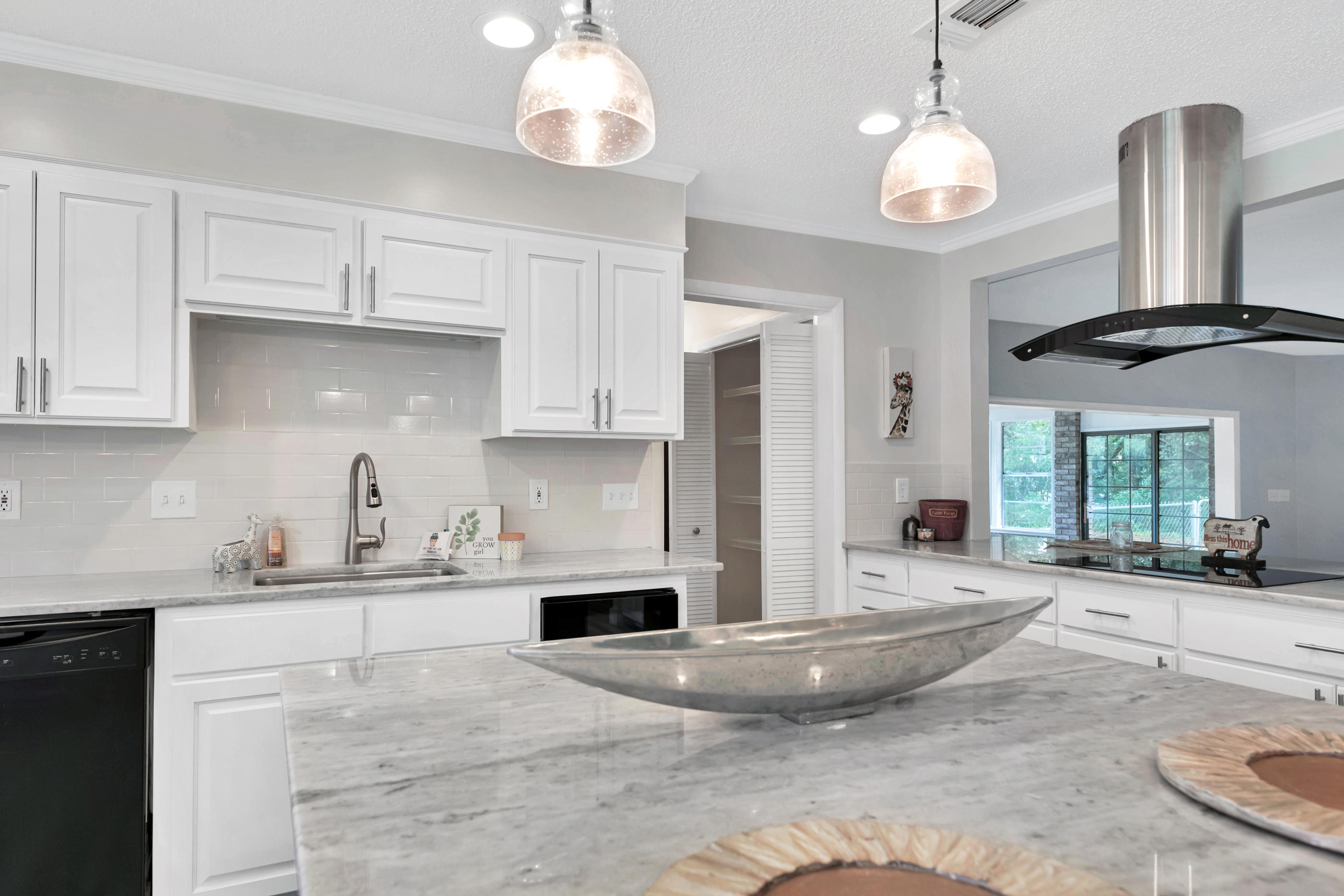 ROBLEDAL ESTATES - Residential