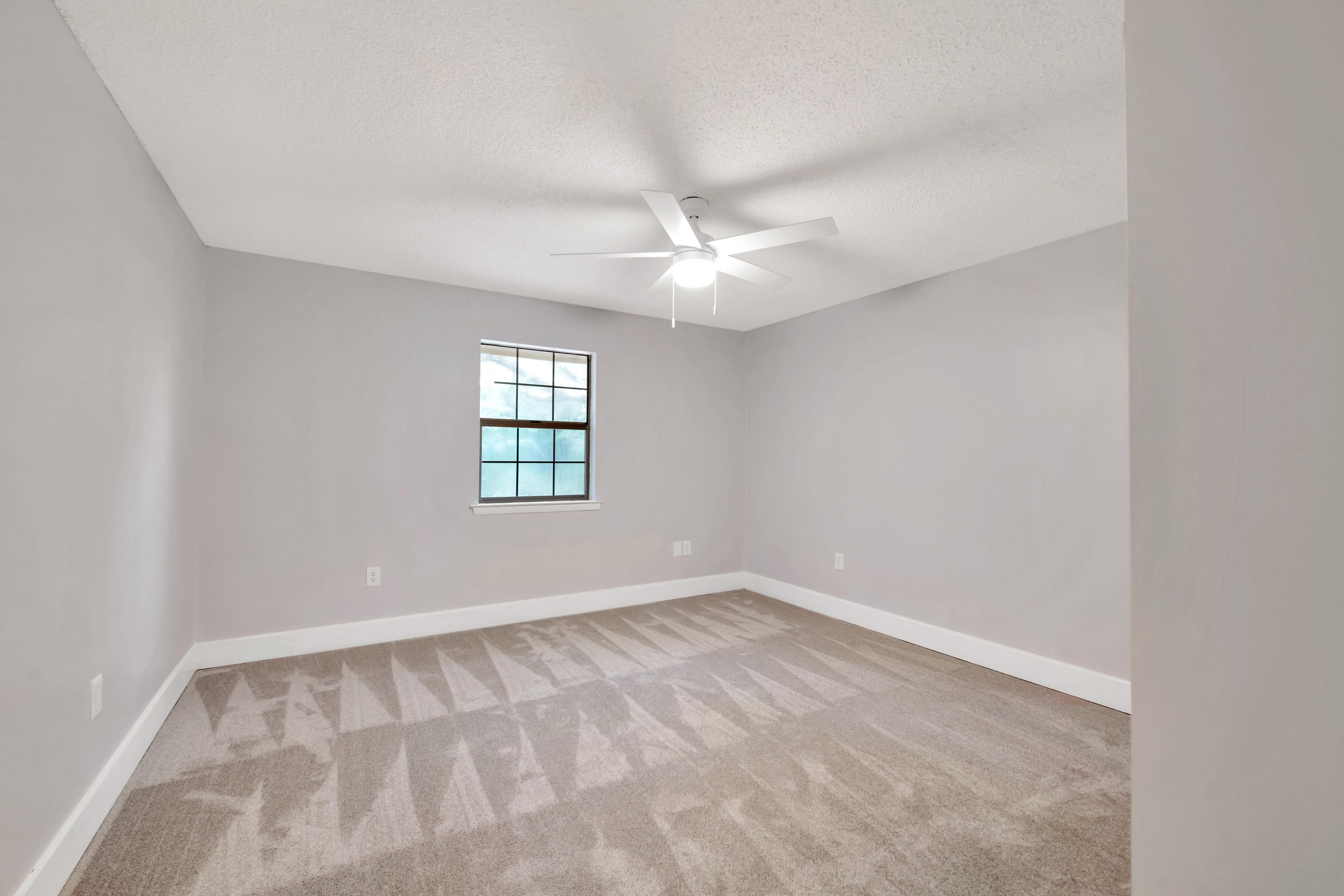 ROBLEDAL ESTATES - Residential