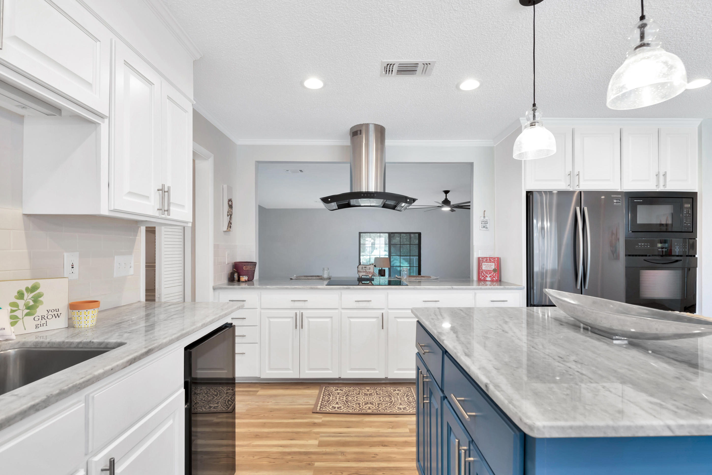 ROBLEDAL ESTATES - Residential