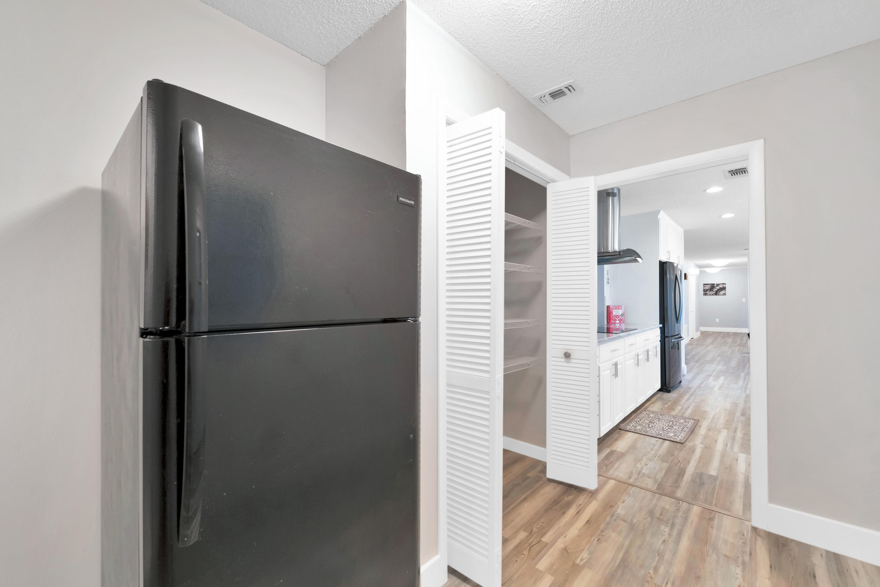 ROBLEDAL ESTATES - Residential