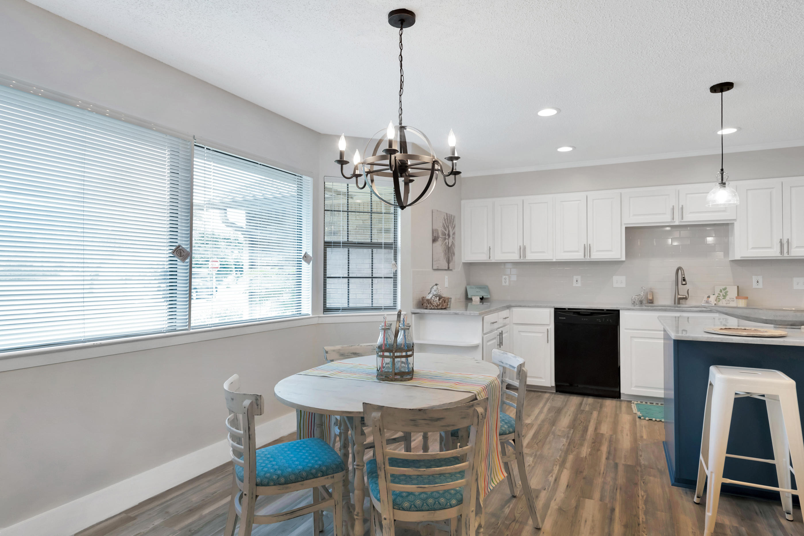 ROBLEDAL ESTATES - Residential